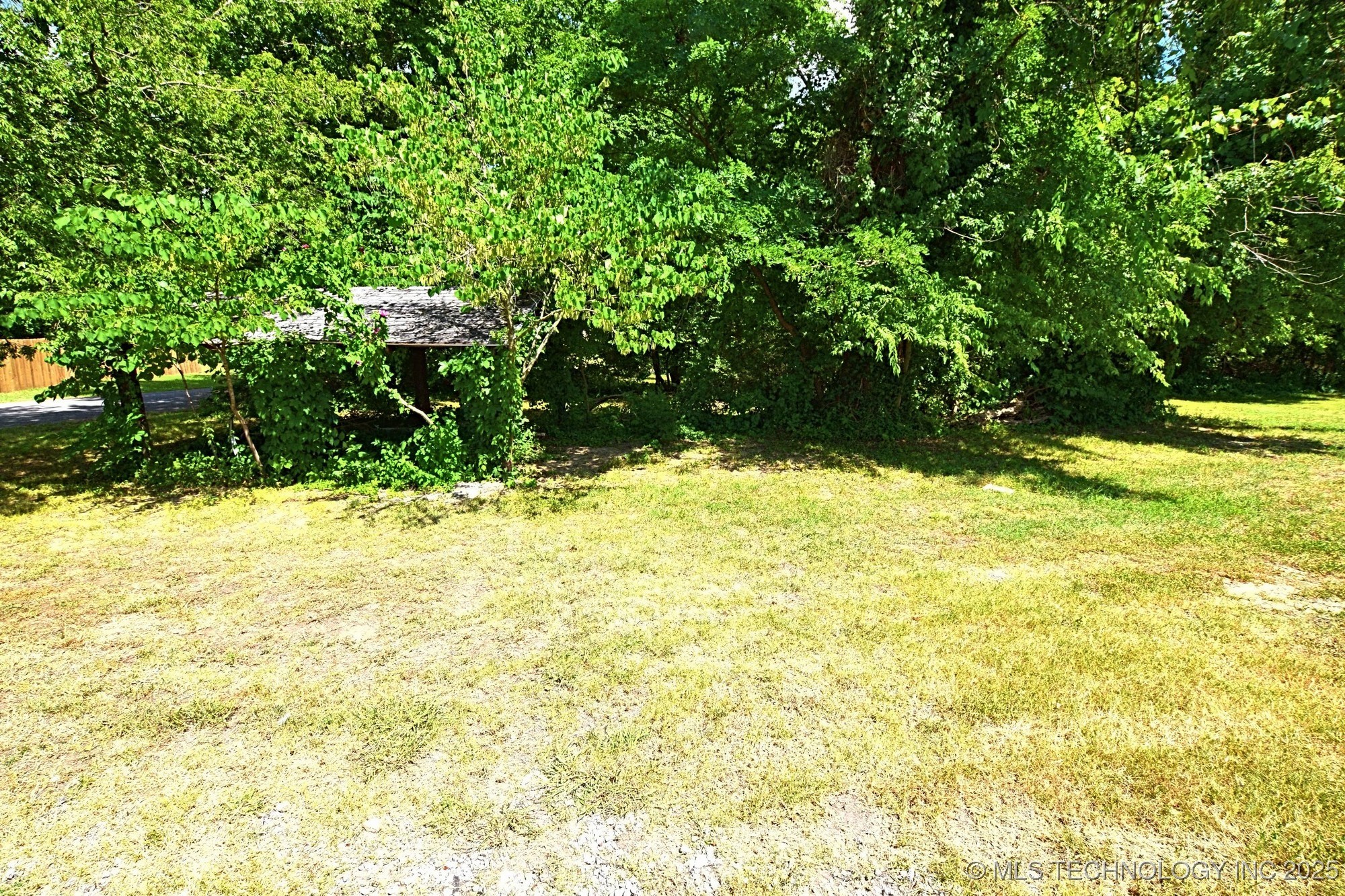 403 S Bluff Avenue Property Photo 6