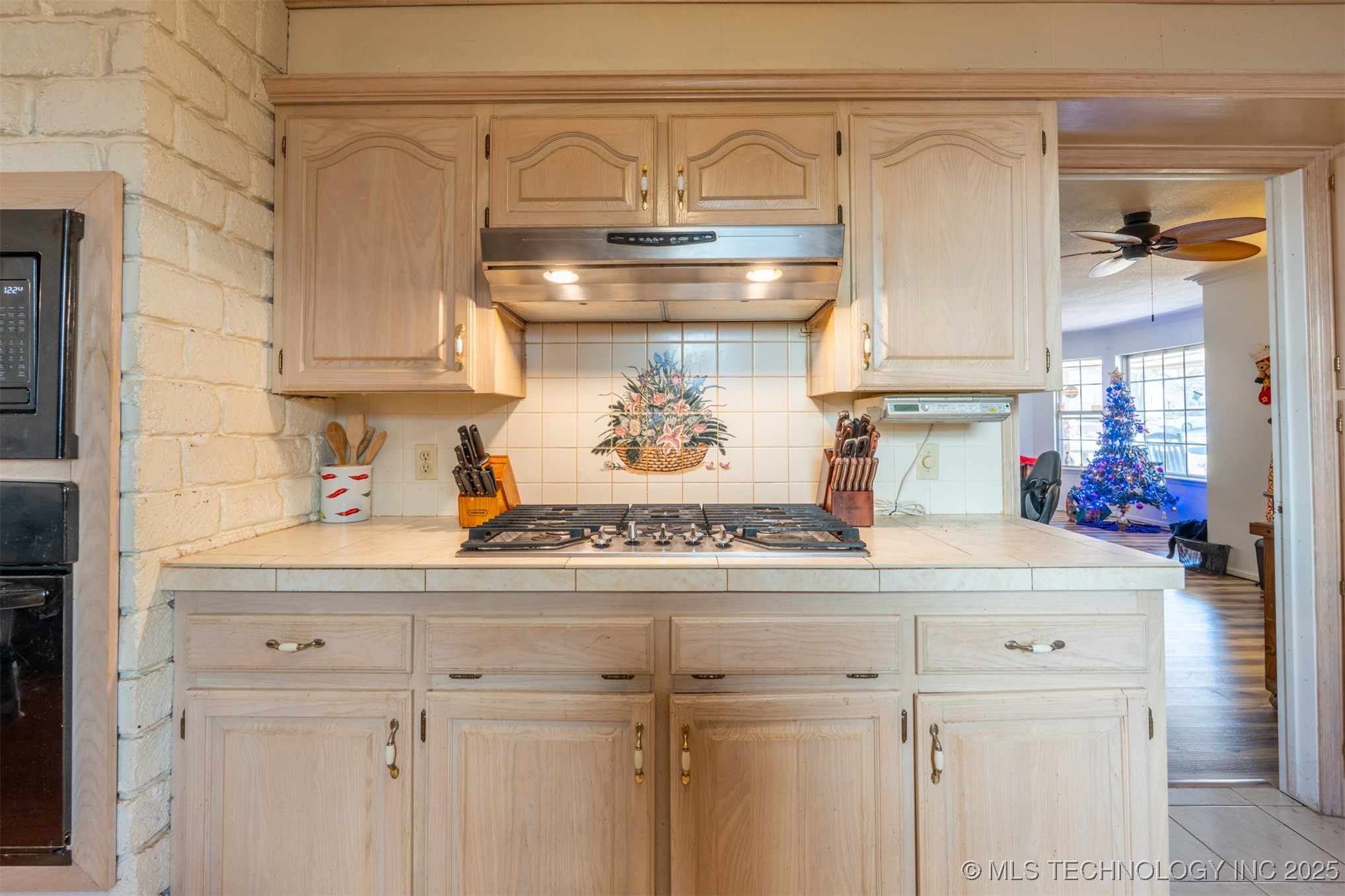 6915 S 77th East Avenue E Property Photo 9