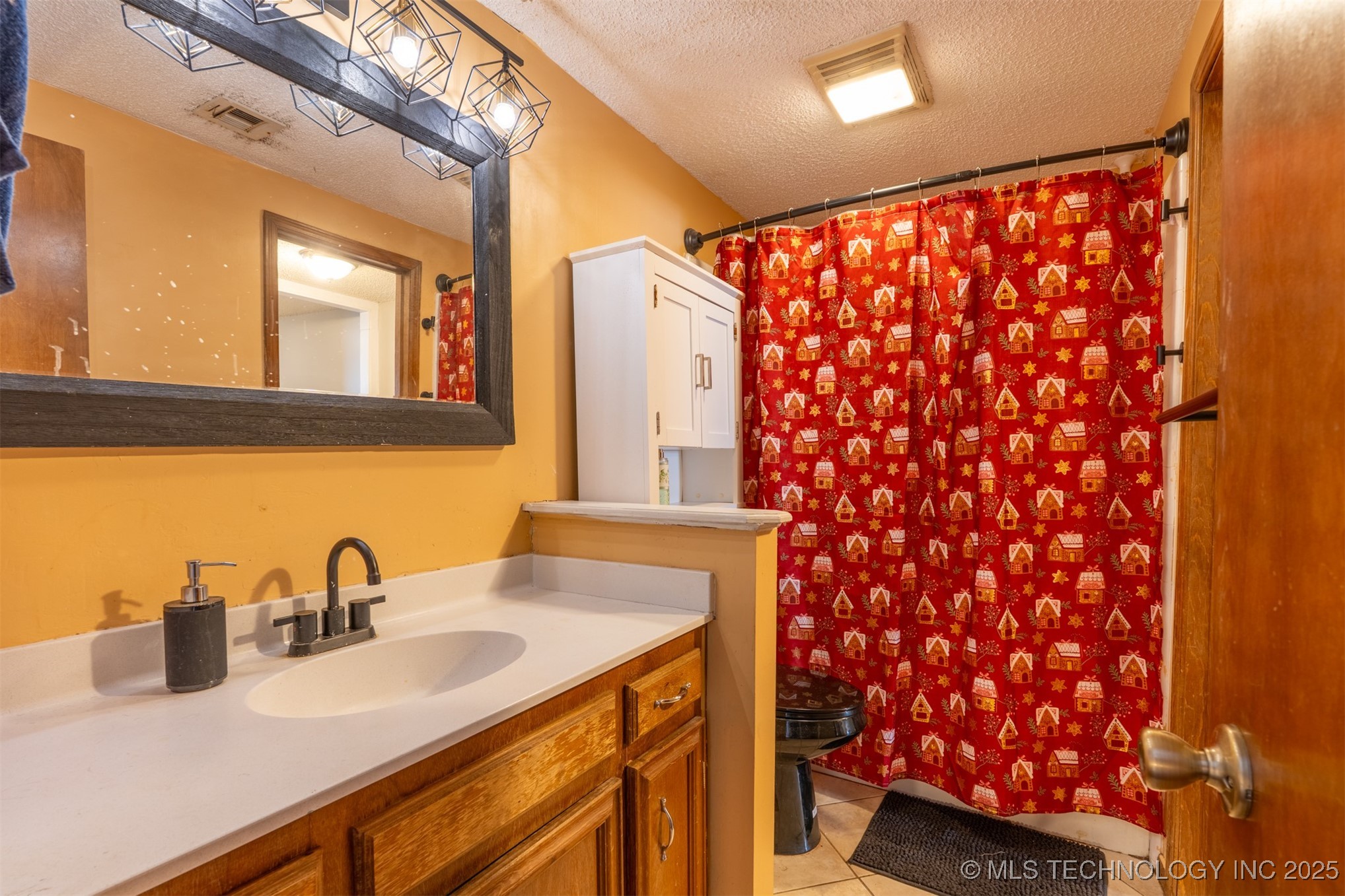 6915 S 77th East Avenue E Property Photo 14