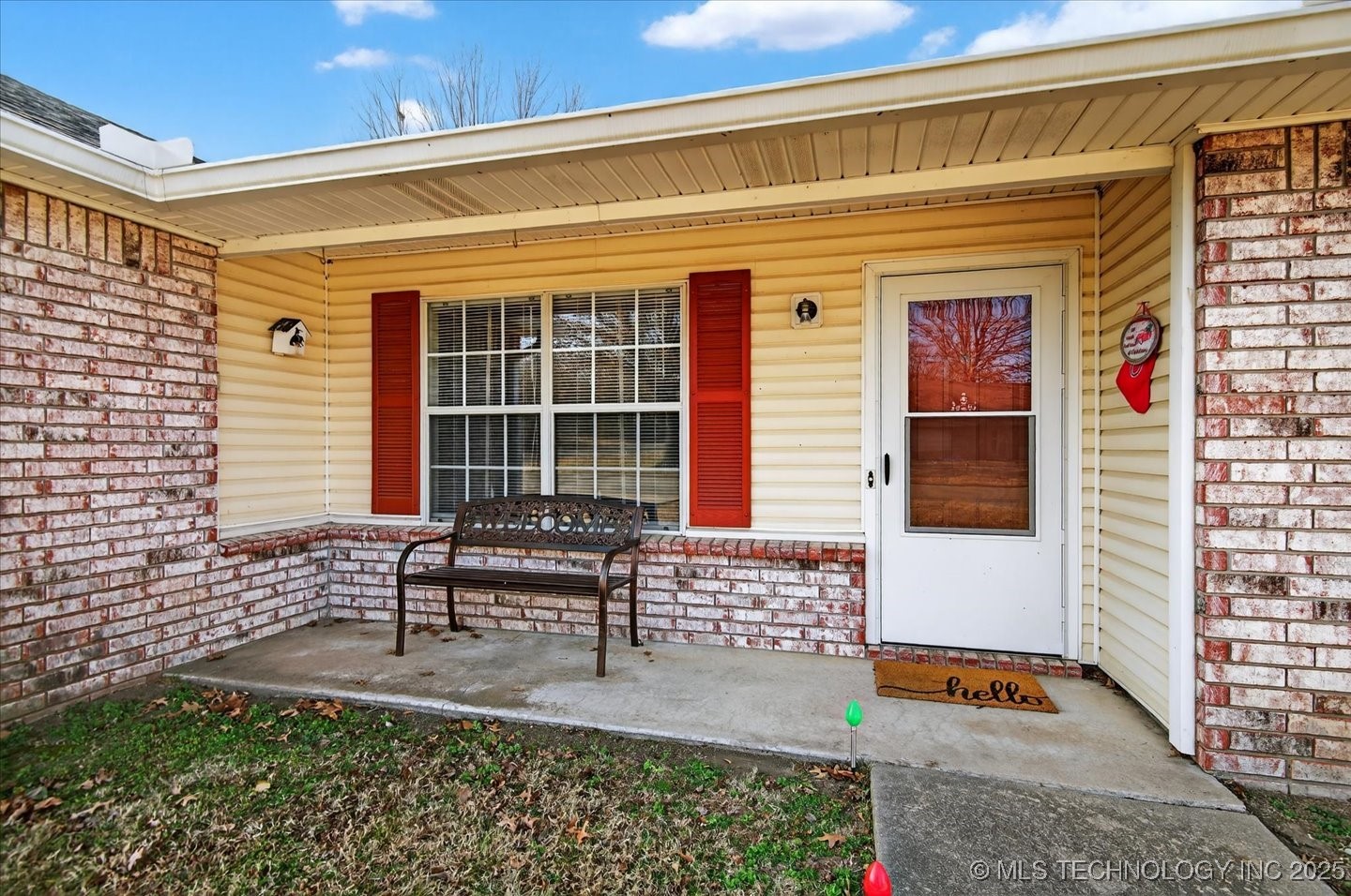 629 S Moore Avenue Property Photo 3