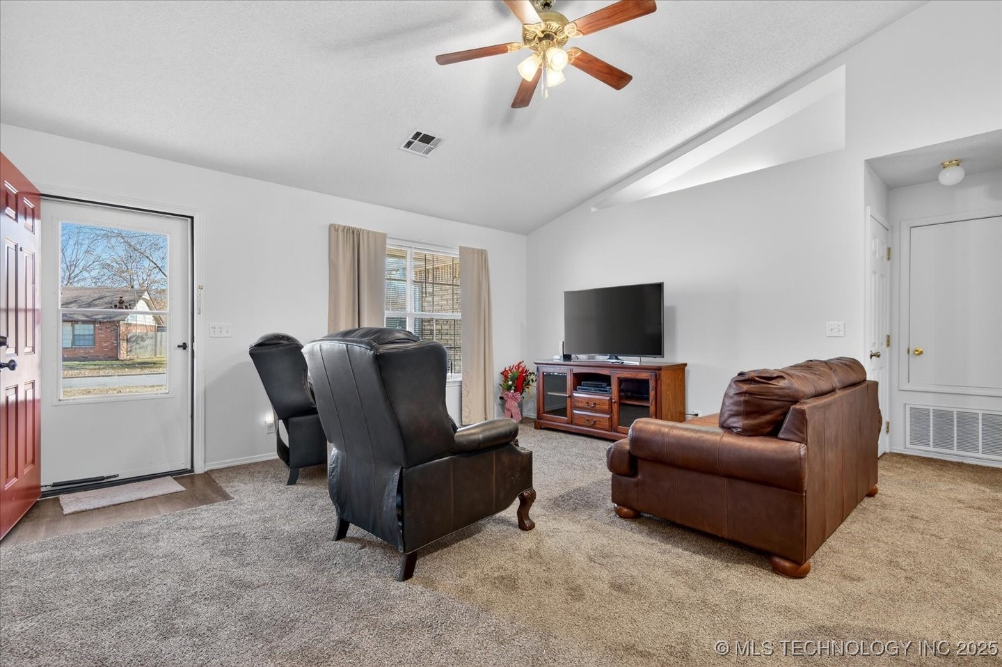 629 S Moore Avenue Property Photo 4