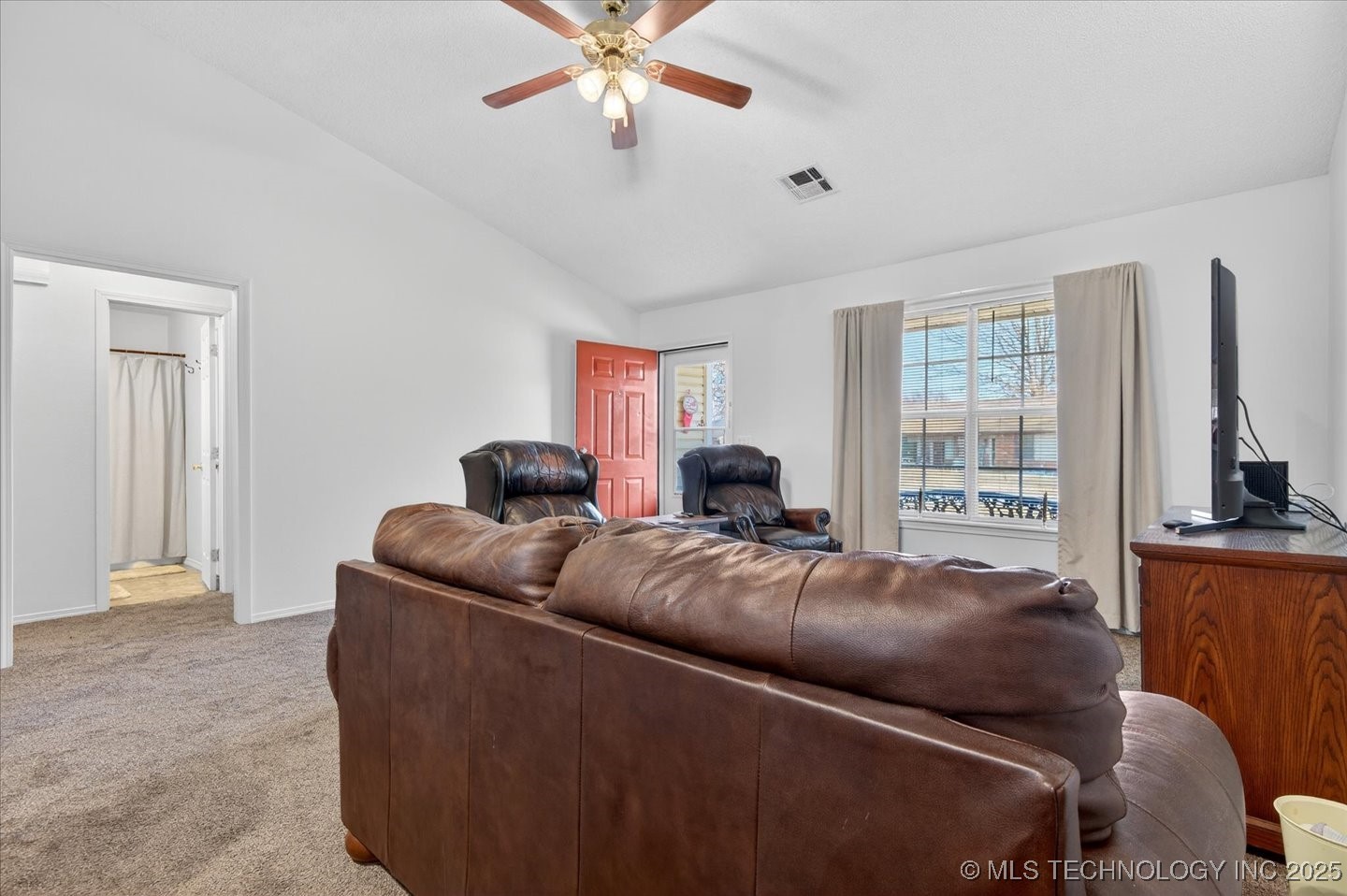 629 S Moore Avenue Property Photo 5