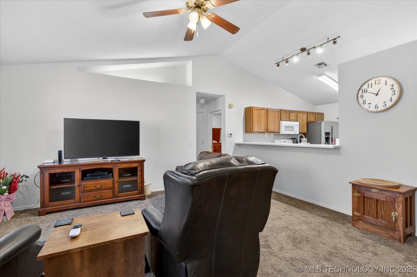 629 S Moore Avenue Property Photo 6