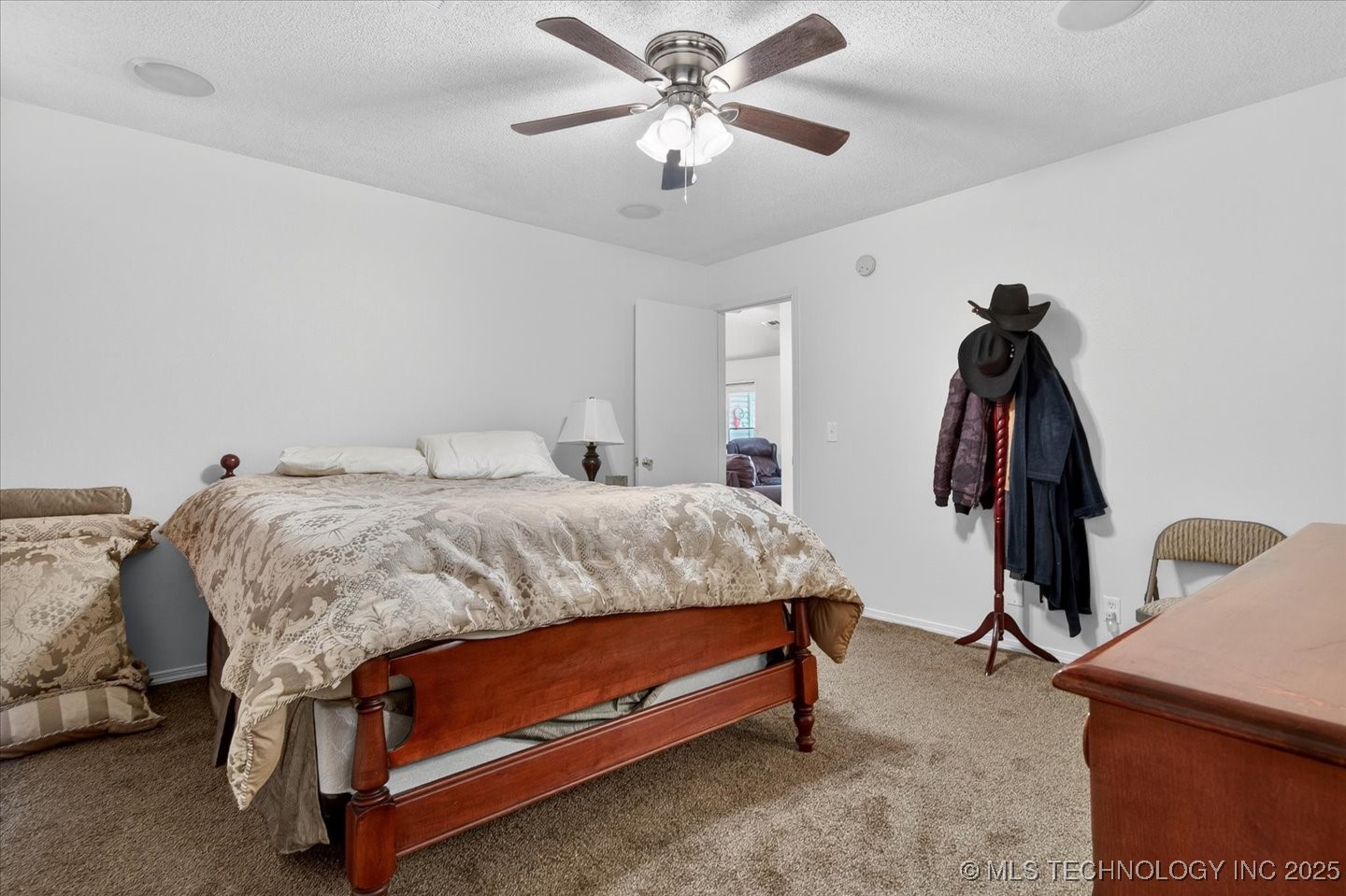 629 S Moore Avenue Property Photo 15