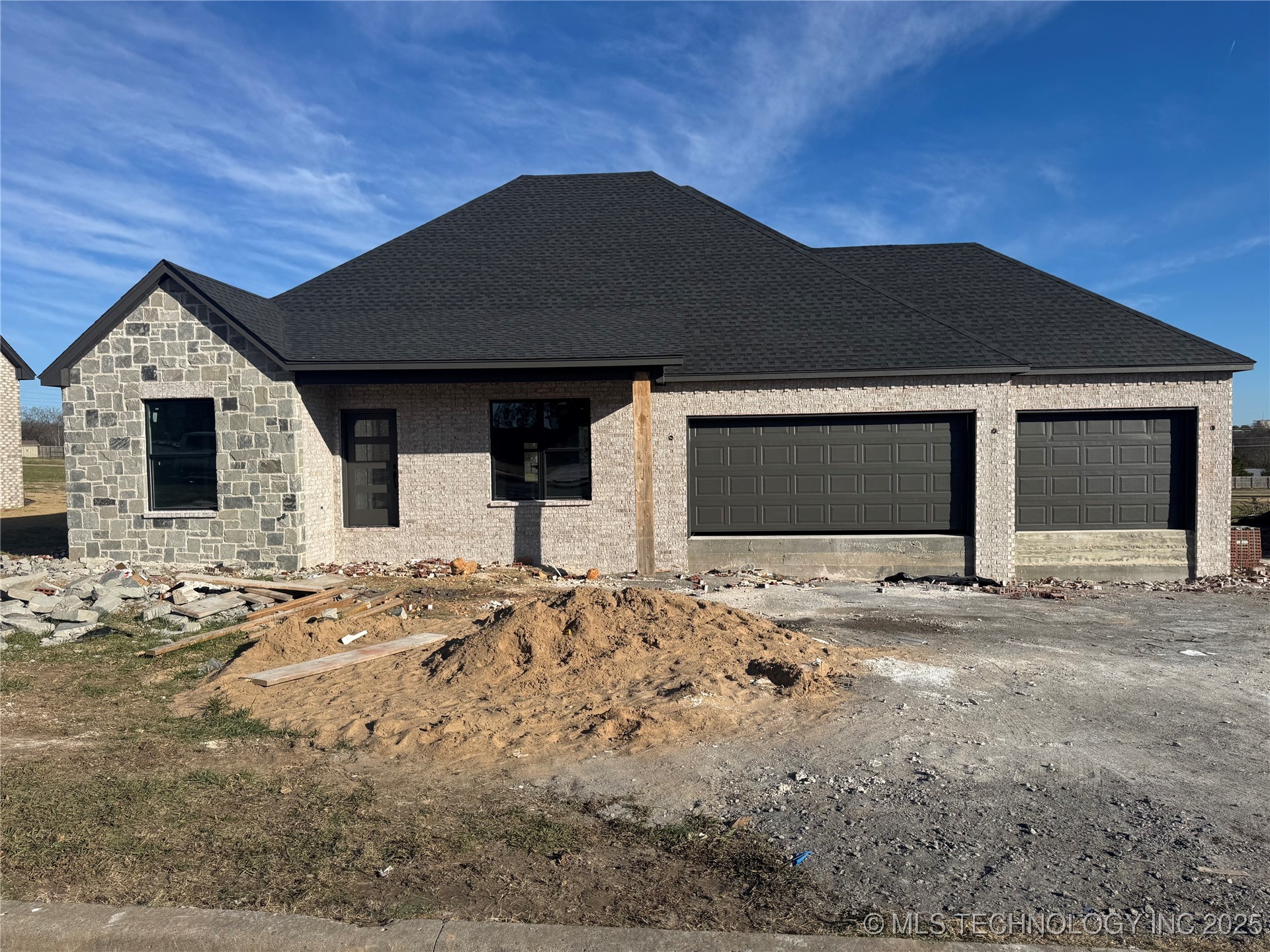 1450 N Angus Property Photo 1