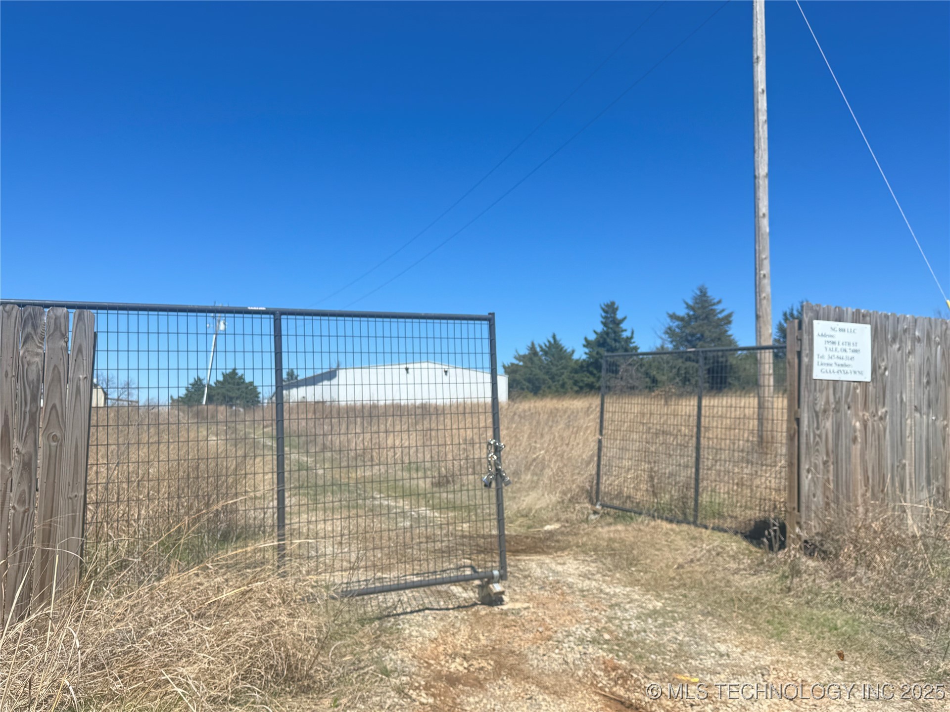 19500 E 6th Street Property Photo 5