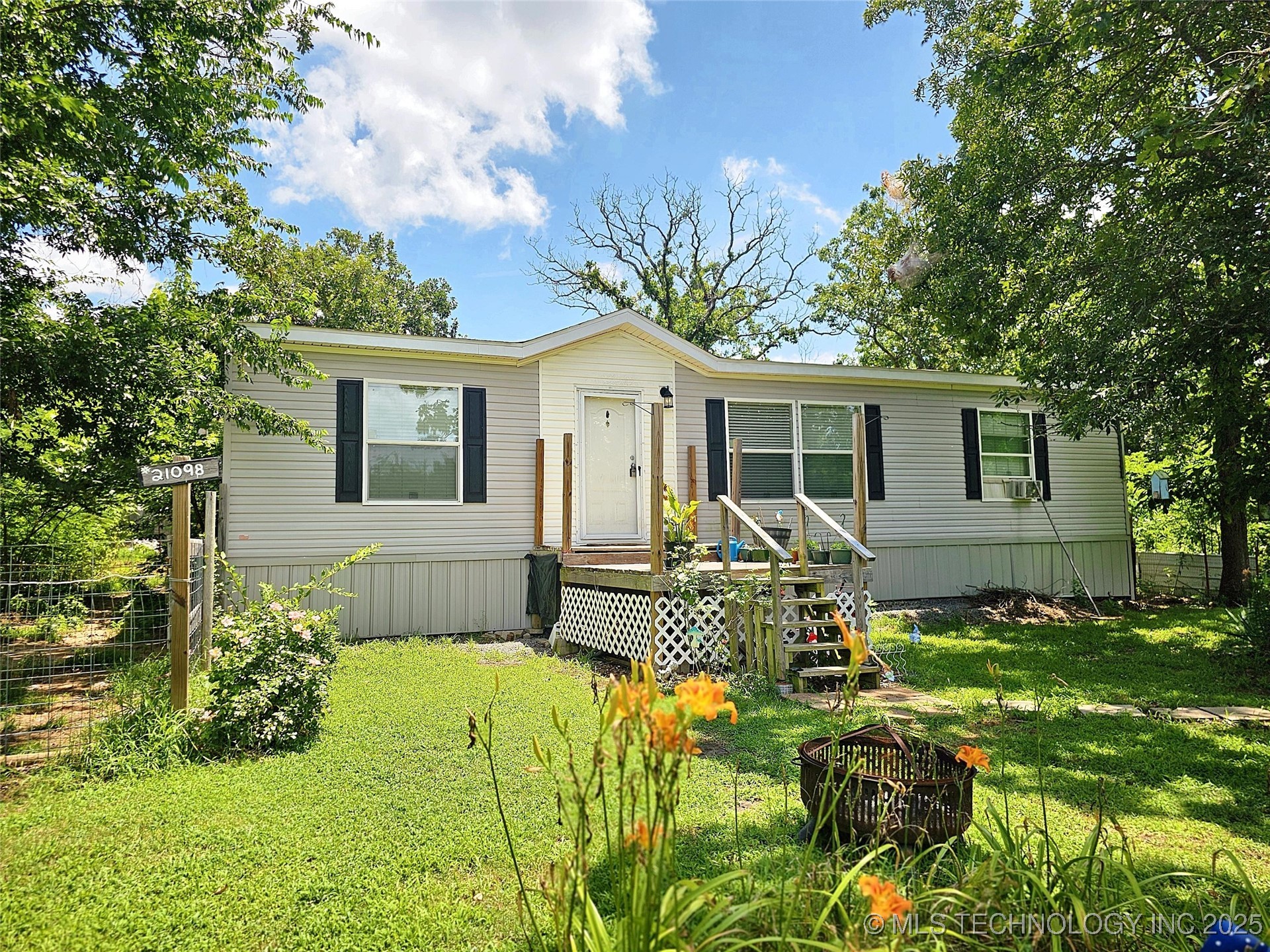 21098 S 495 Road Property Photo 1