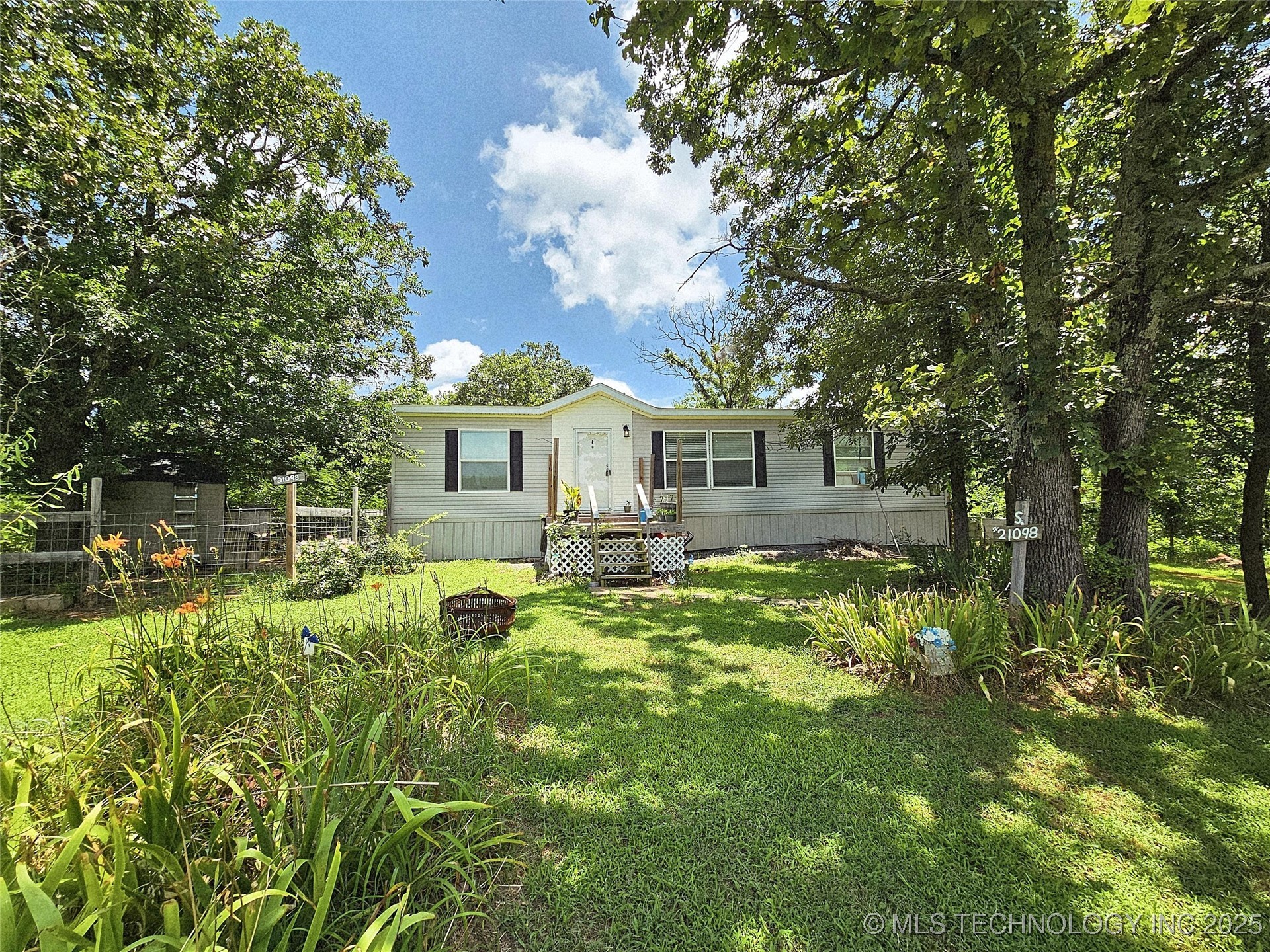 21098 S 495 Road Property Photo 2