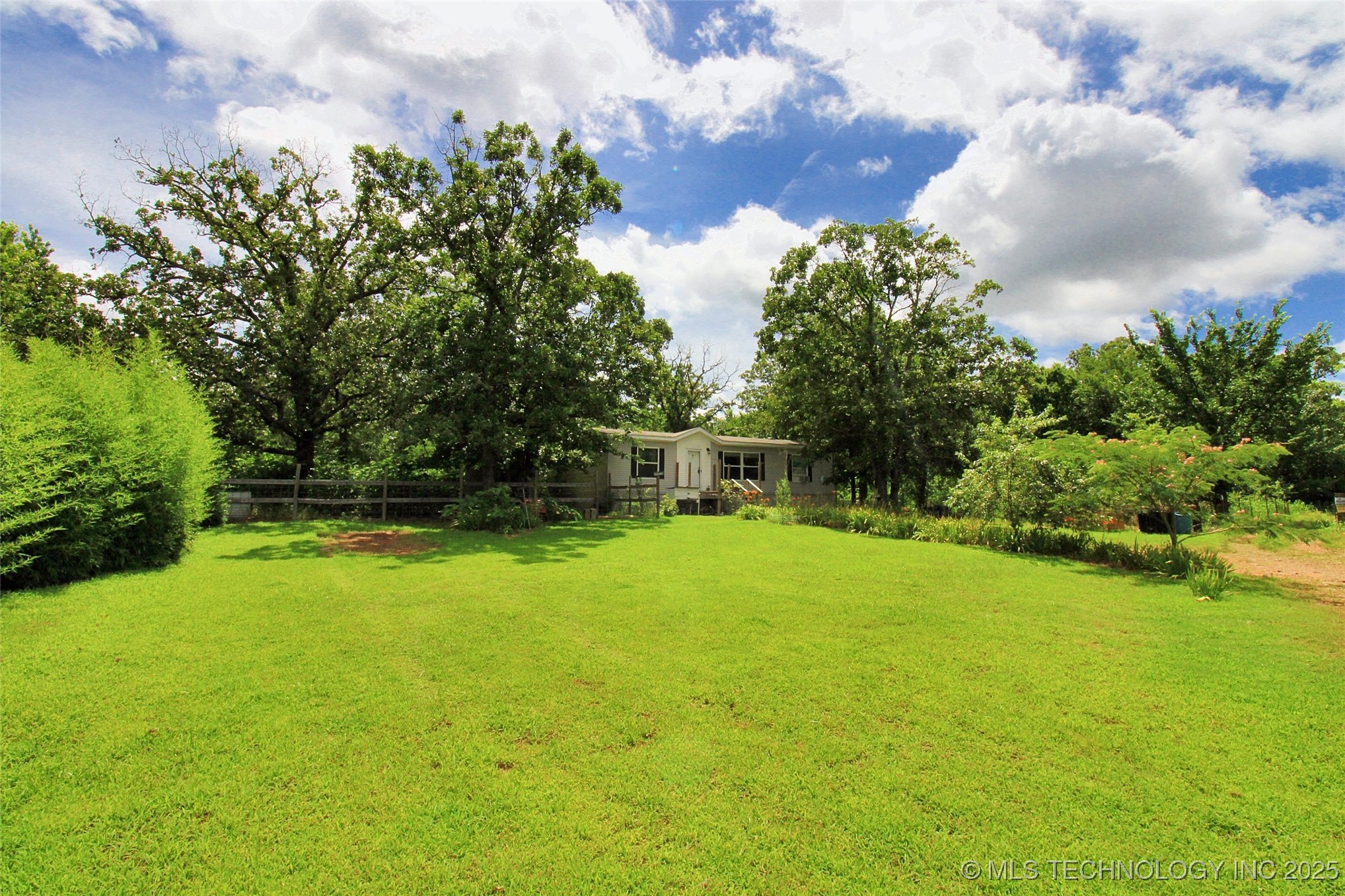 21098 S 495 Road Property Photo 3