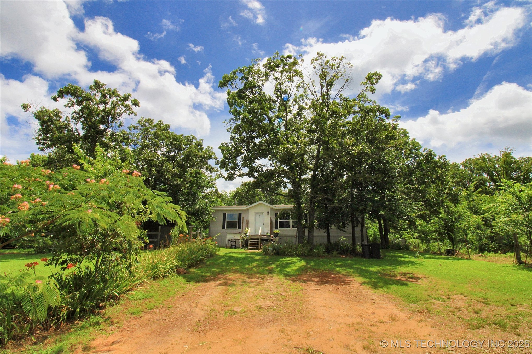 21098 S 495 Road Property Photo 4