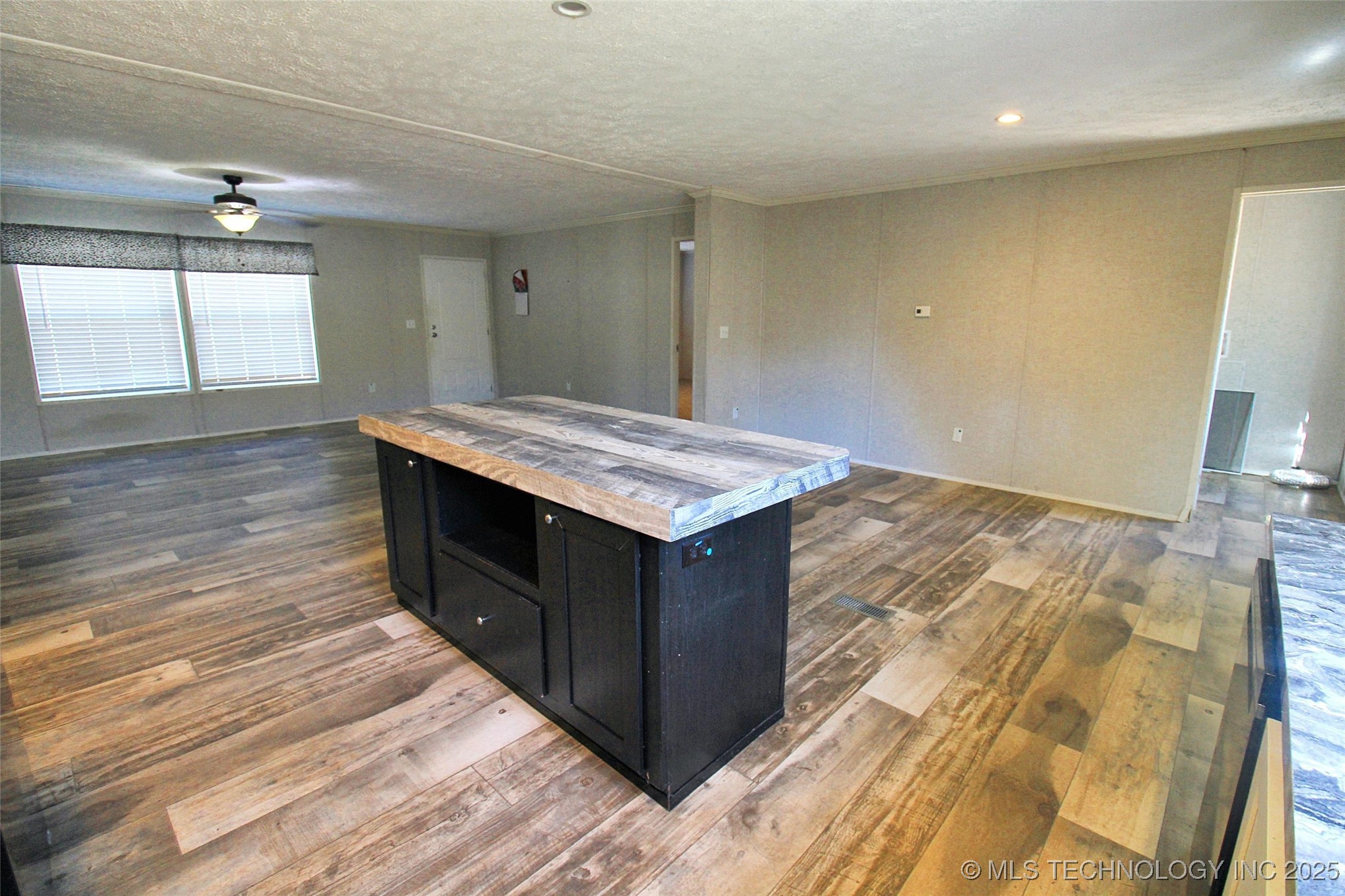 21098 S 495 Road Property Photo 16