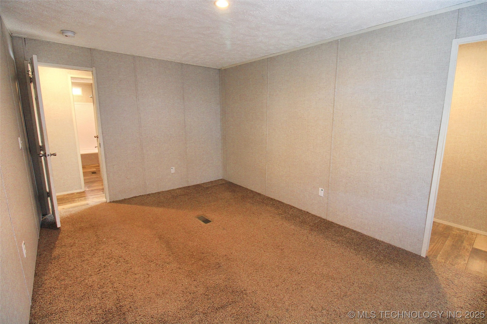 21098 S 495 Road Property Photo 26