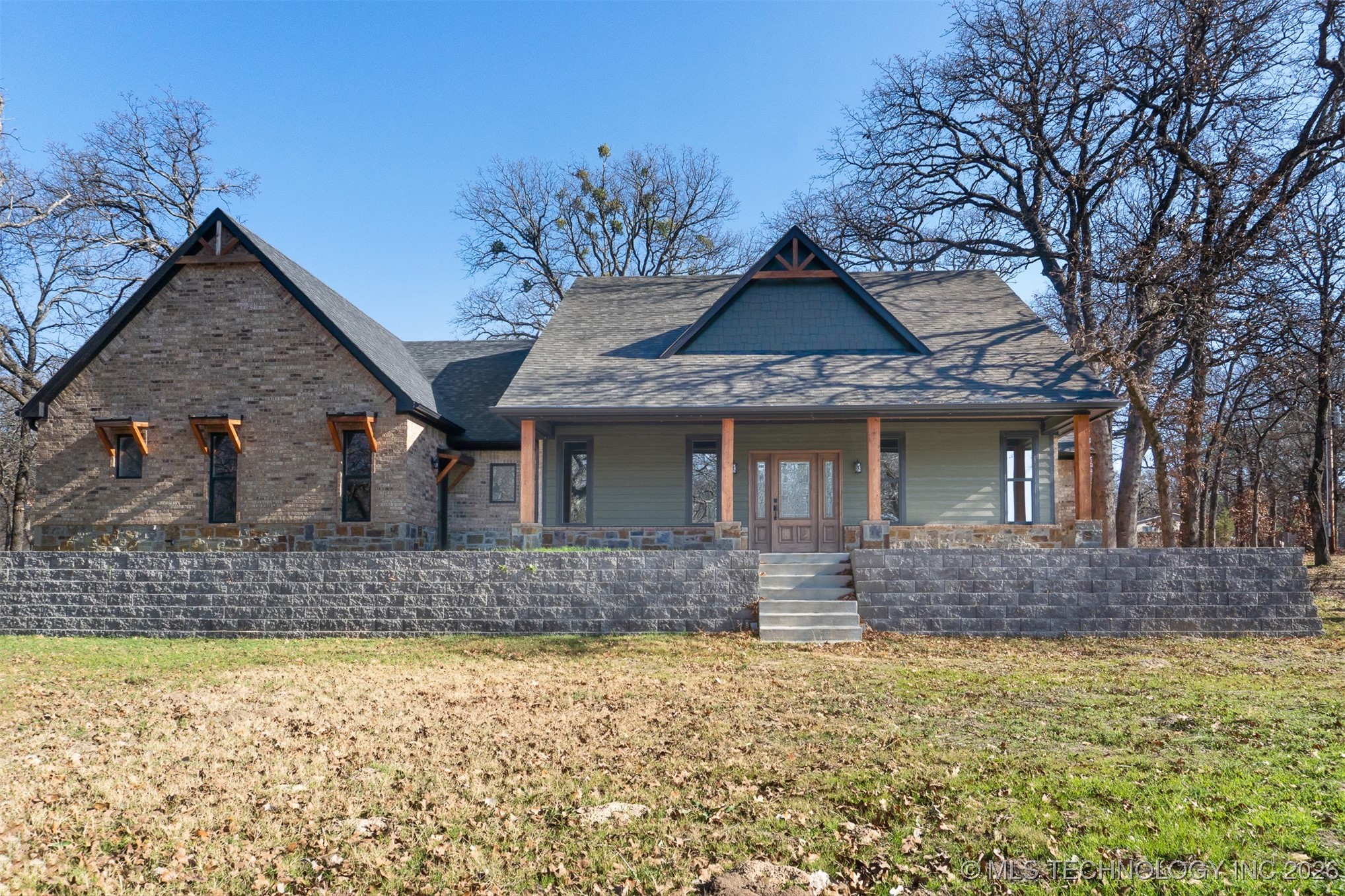 1409 Woodland Circle Property Photo 1