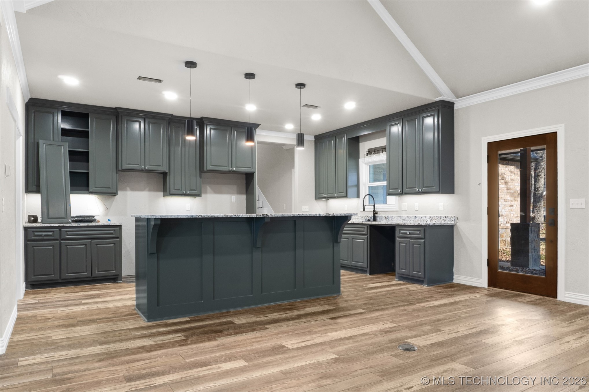 1409 Woodland Circle Property Photo 9