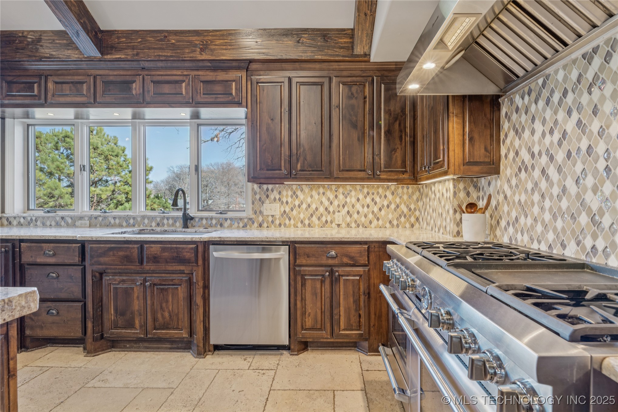 9701 S Richmond Avenue Property Photo 15