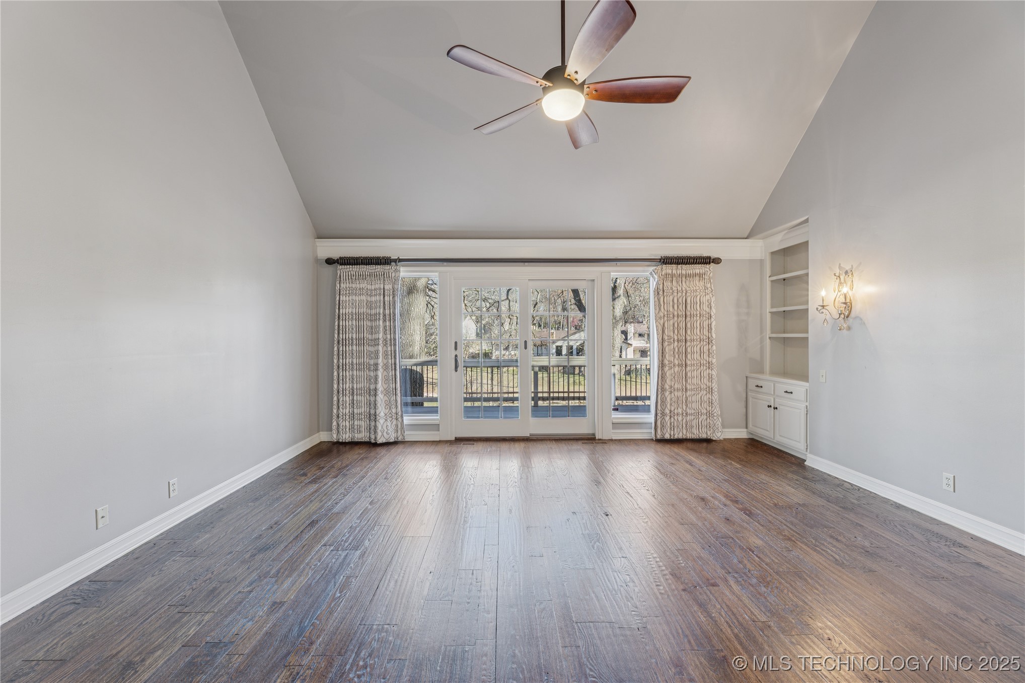 9701 S Richmond Avenue Property Photo 20