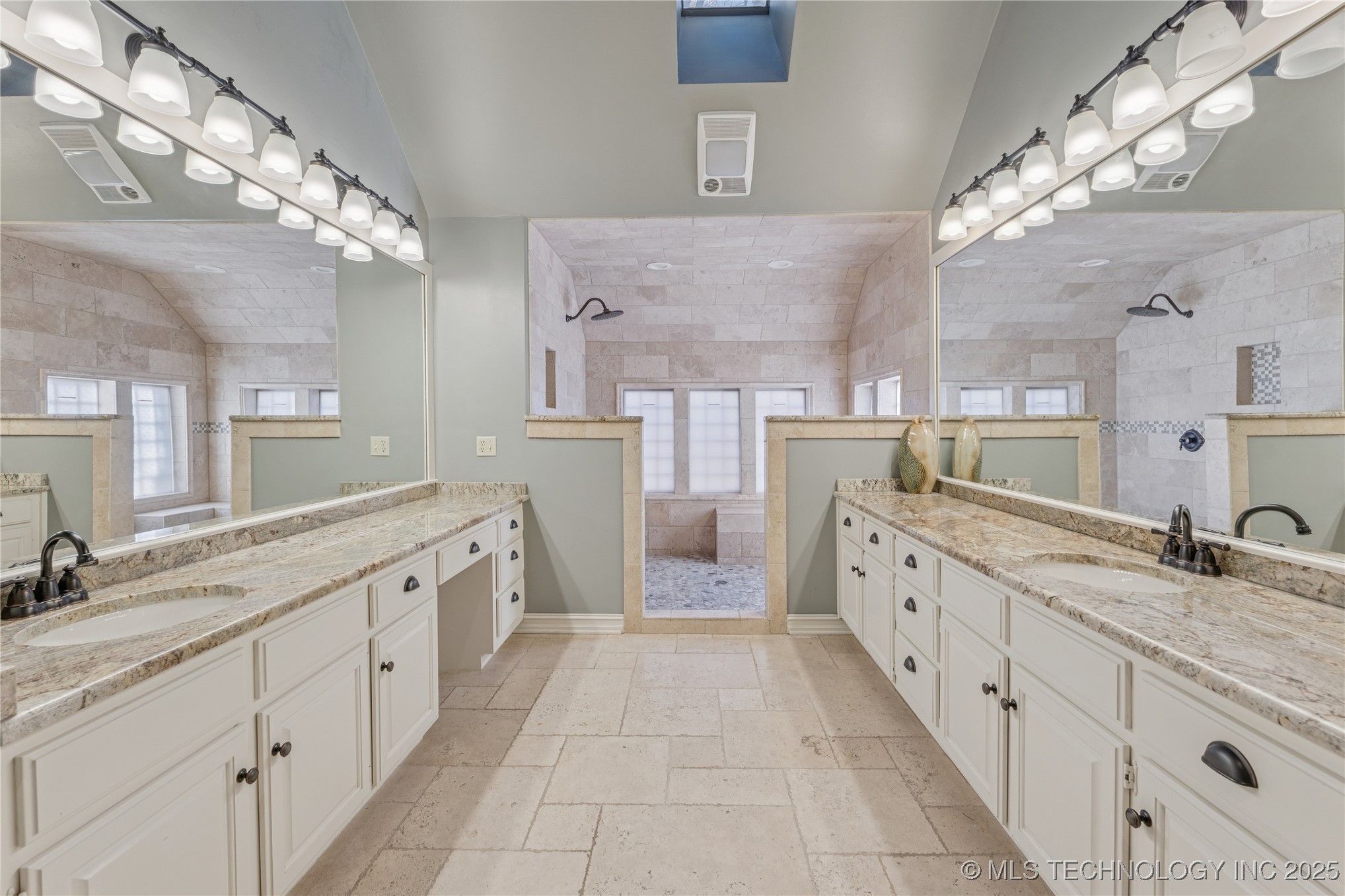 9701 S Richmond Avenue Property Photo 24