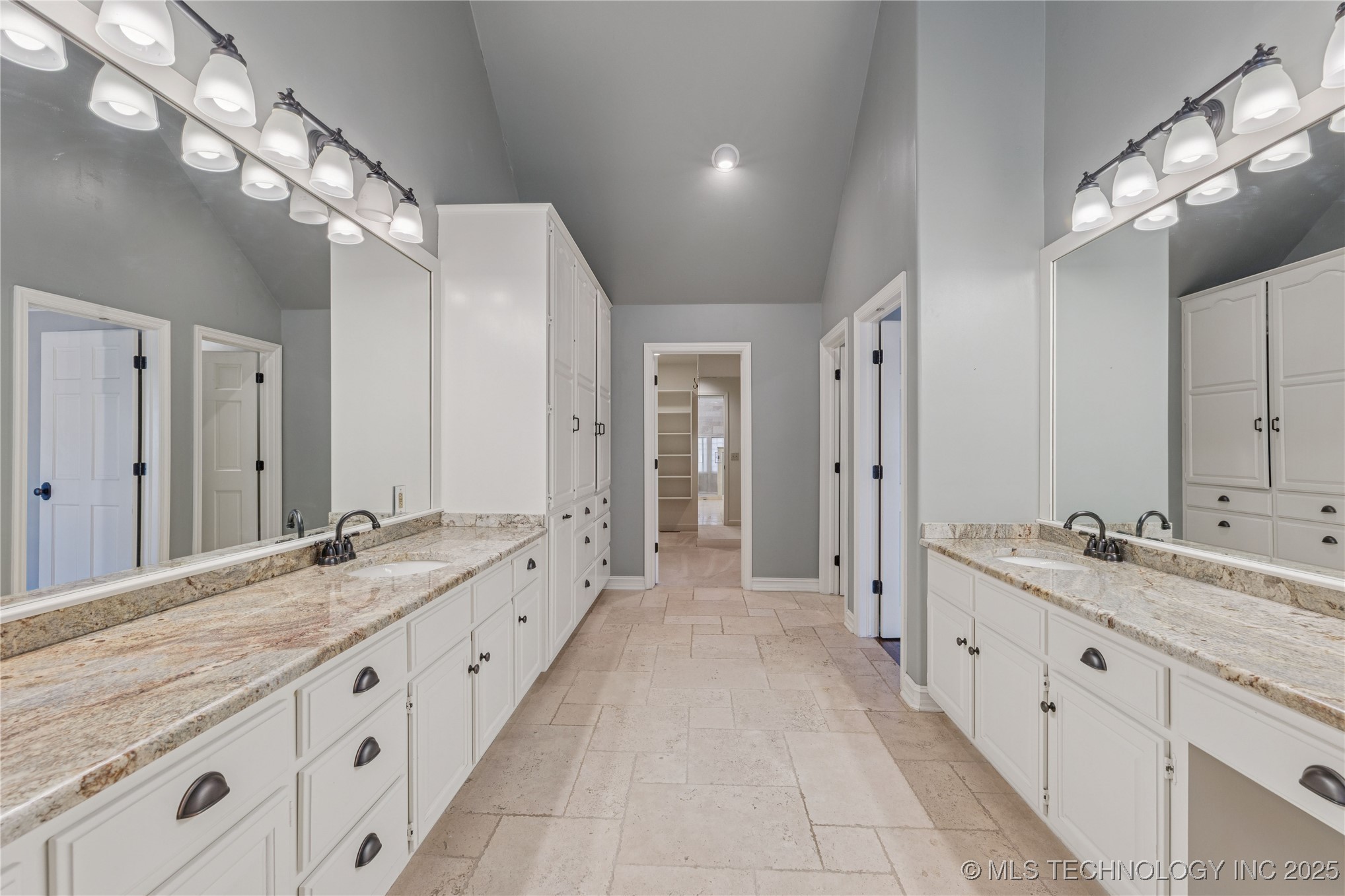 9701 S Richmond Avenue Property Photo 26