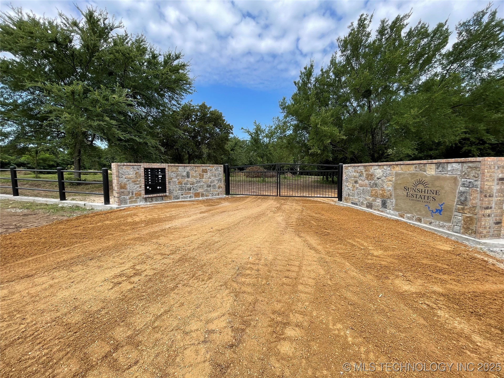 003 Lovers Lane Property Photo 3