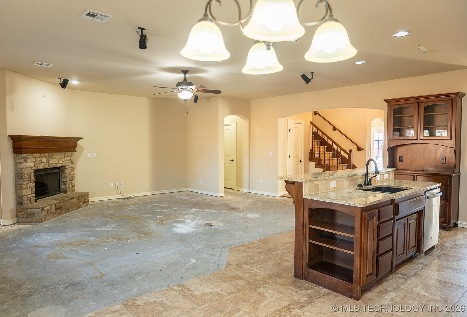 6079 E 143rd Street S Property Photo 8