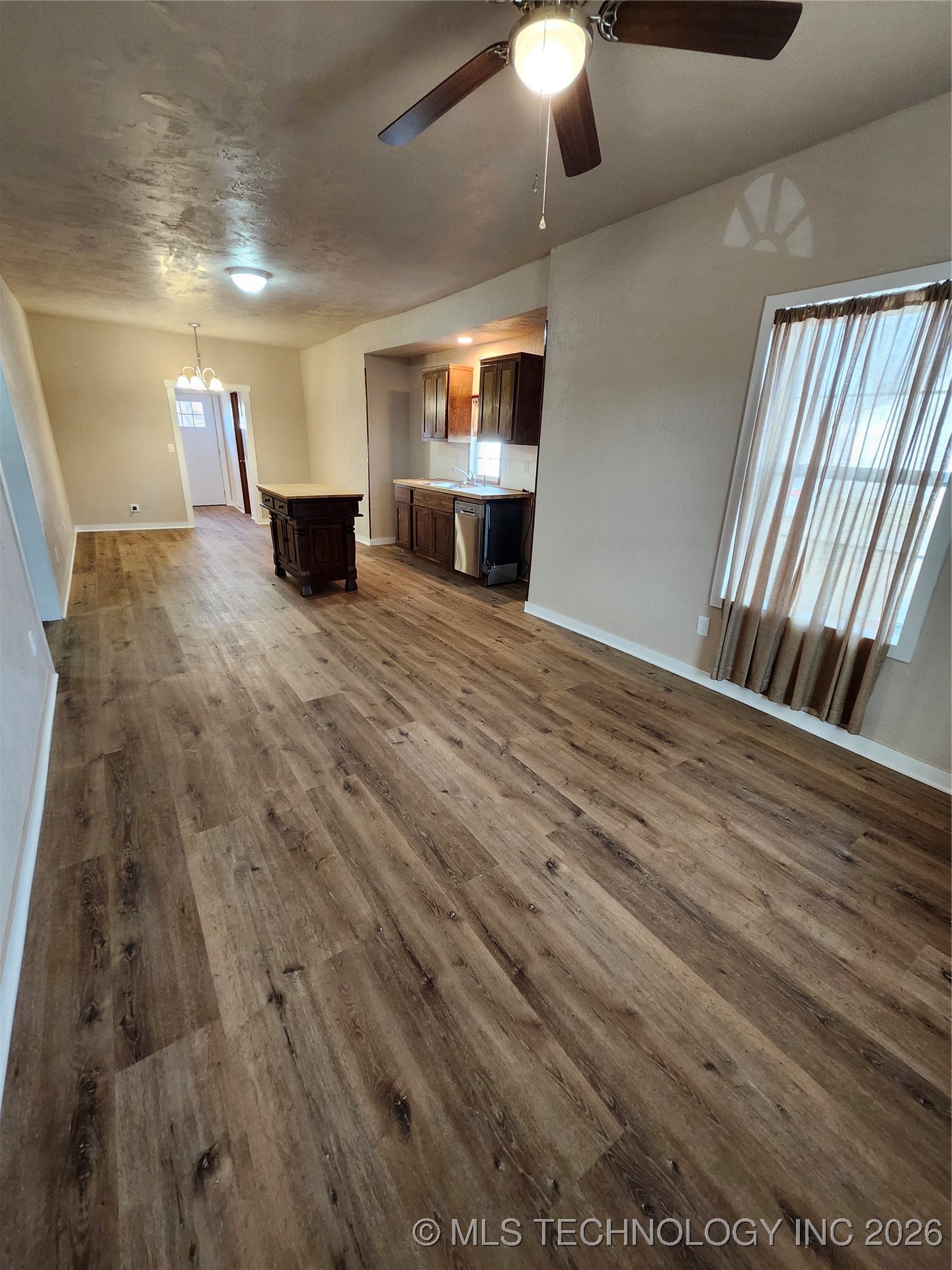 604 N Oak Street Property Photo 3