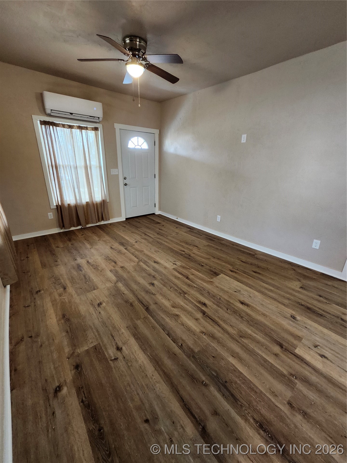 604 N Oak Street Property Photo 5