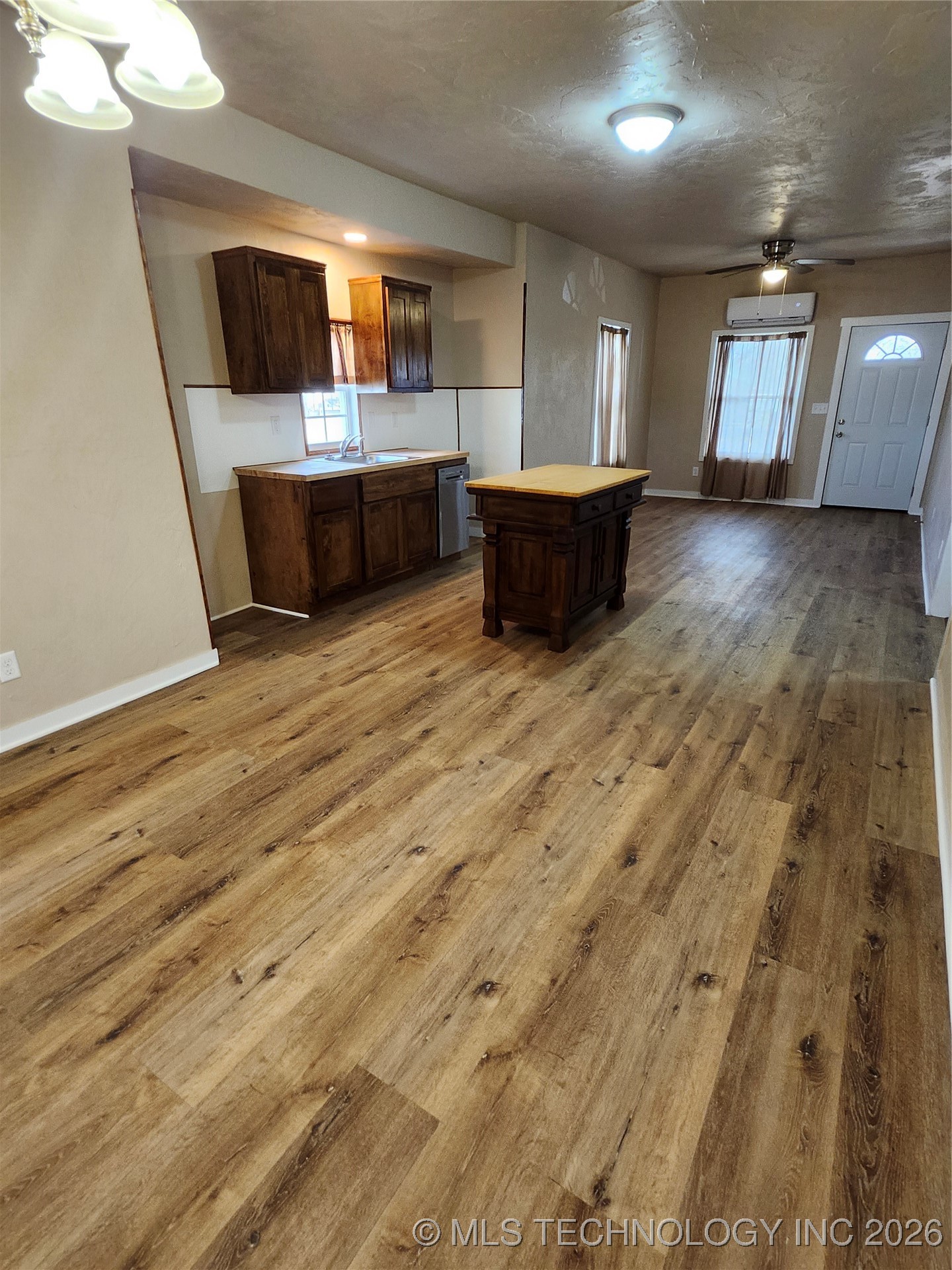 604 N Oak Street Property Photo 8