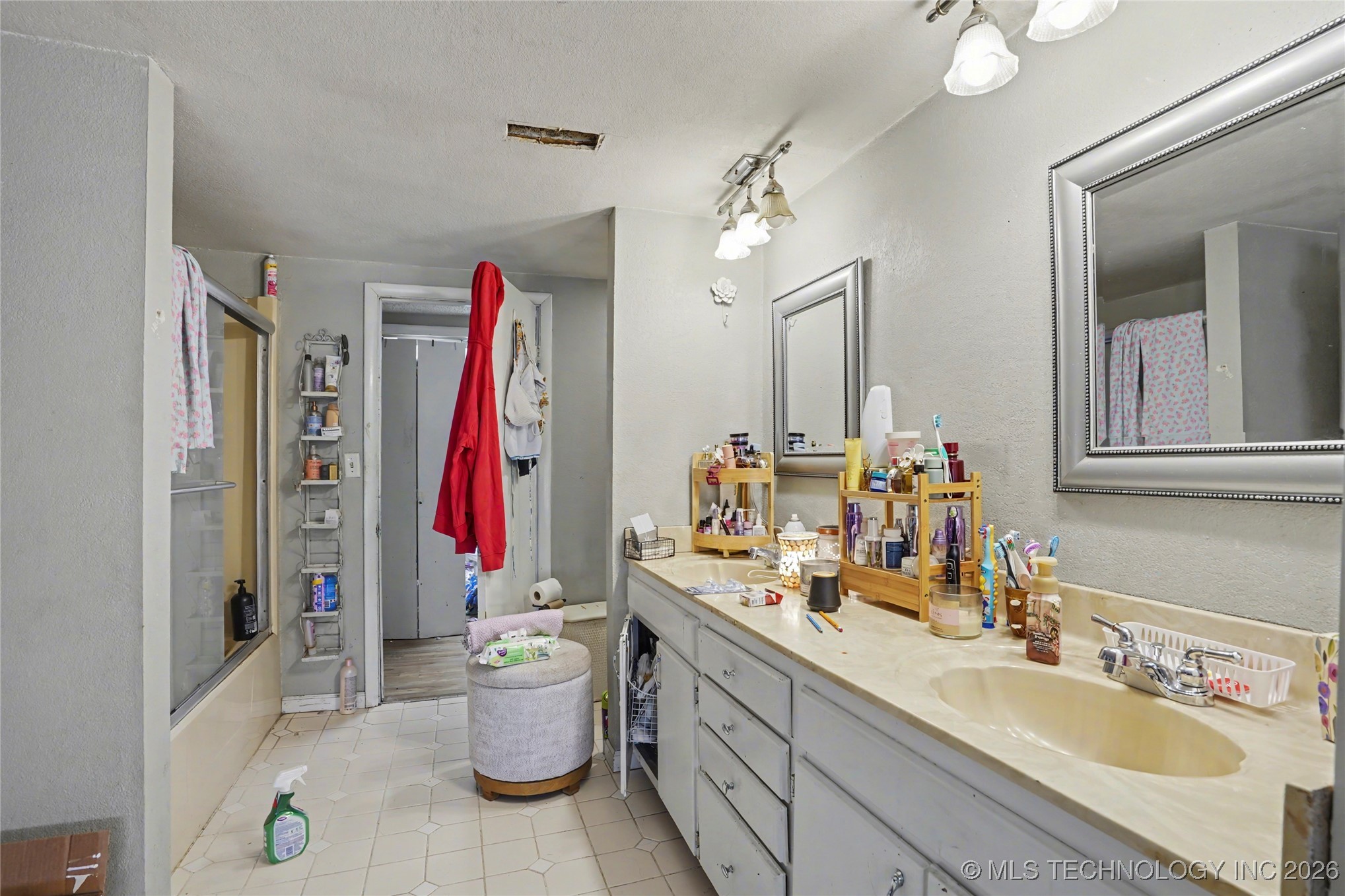 617 S Seminole Avenue Property Photo 19