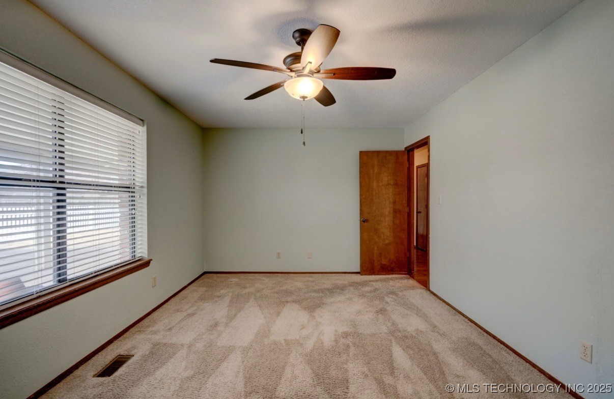 2420 S Elder Avenue Property Photo 11