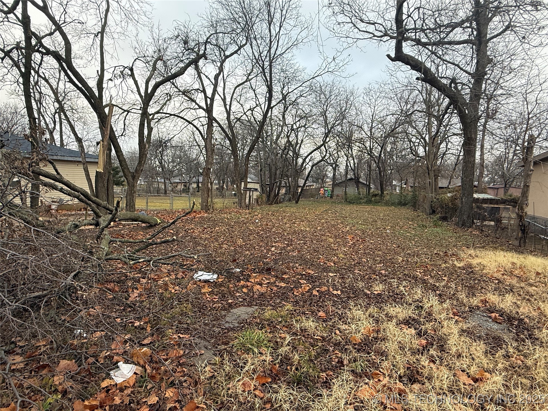 320 W 16th Property Photo 5