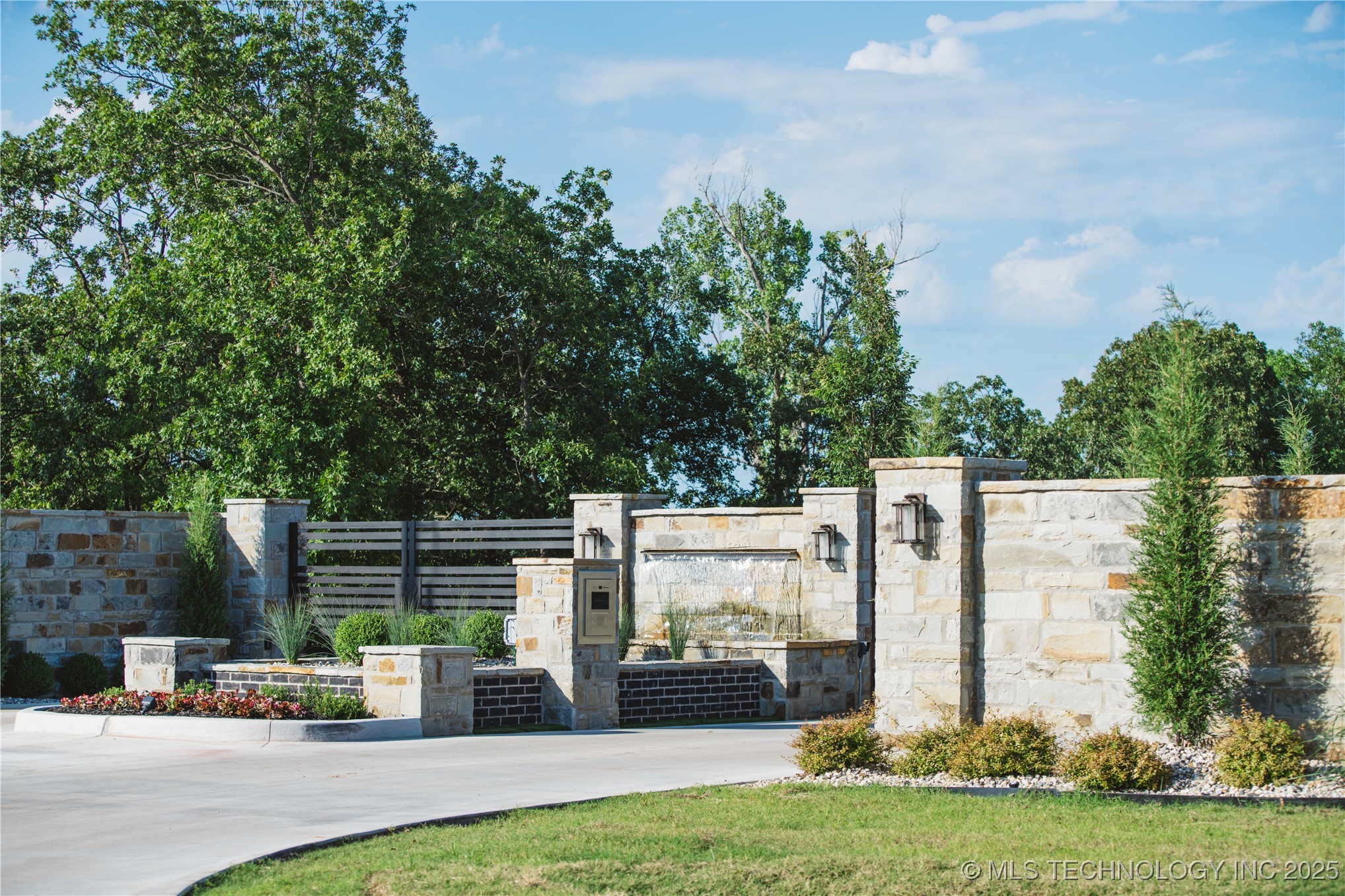 5923 Emberlyn Way Property Photo 1