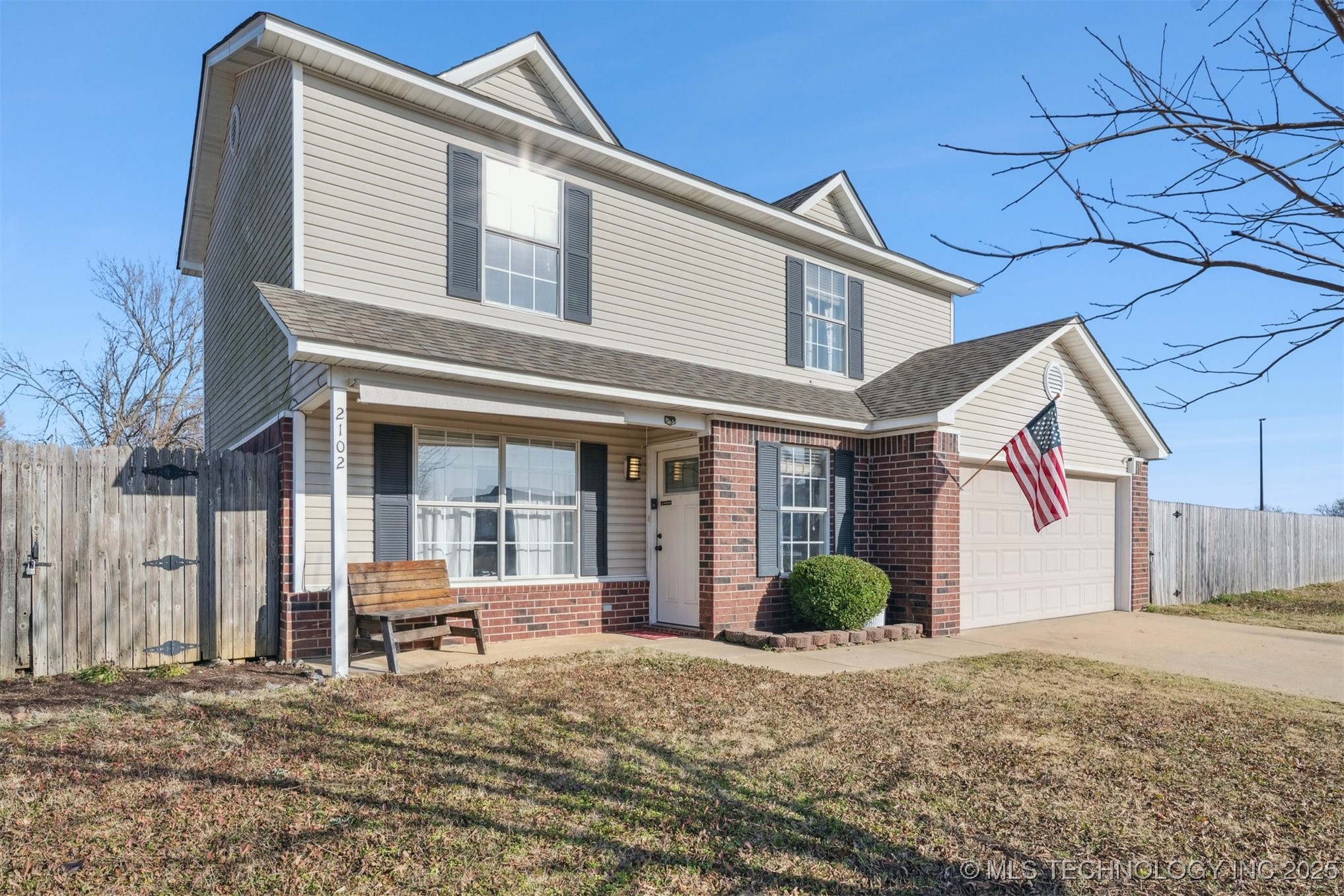 2102 S Missouri Place Property Photo 3