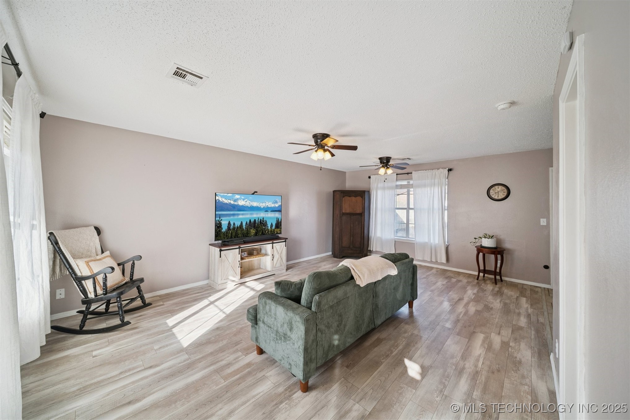 2102 S Missouri Place Property Photo 6