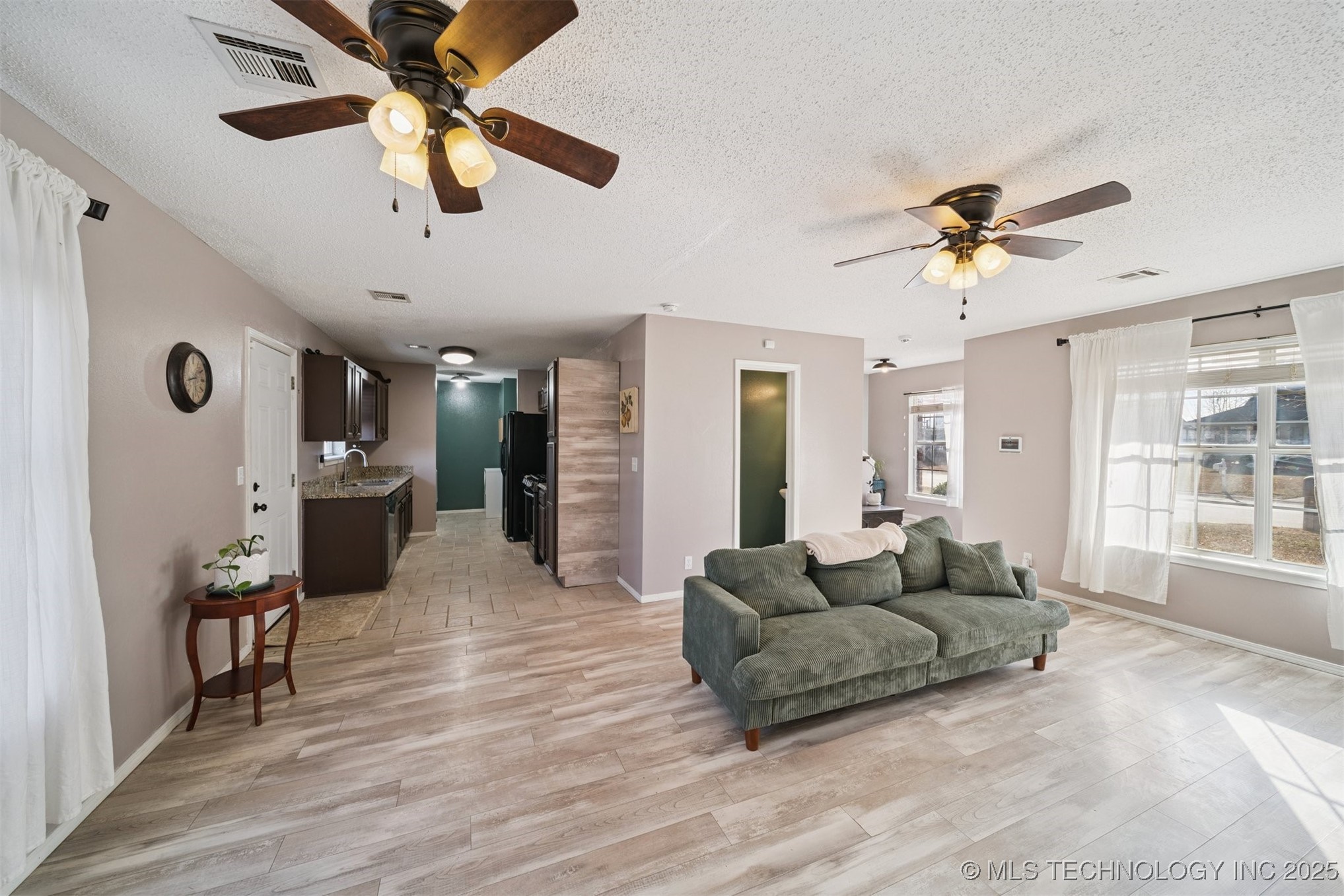 2102 S Missouri Place Property Photo 7