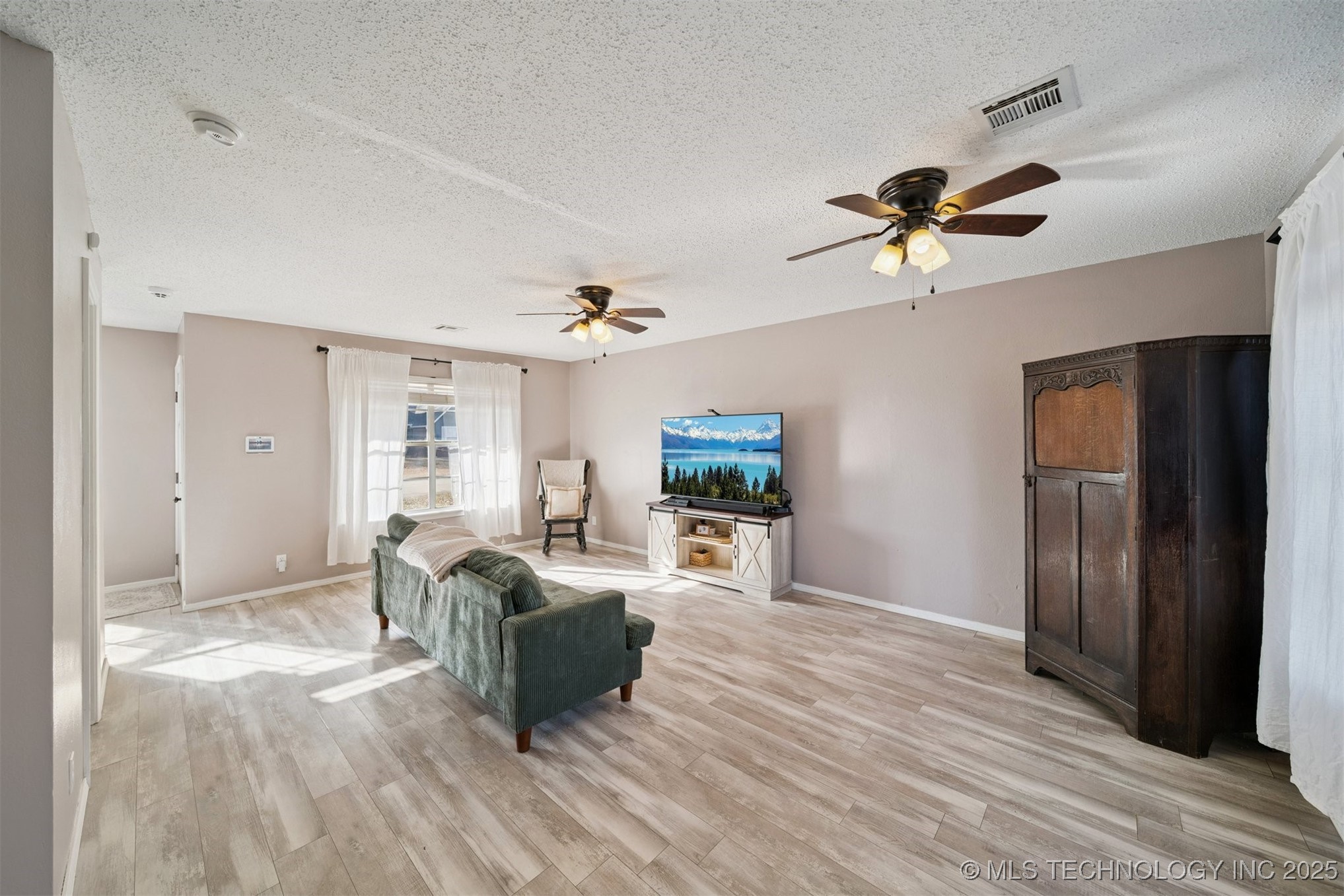 2102 S Missouri Place Property Photo 8