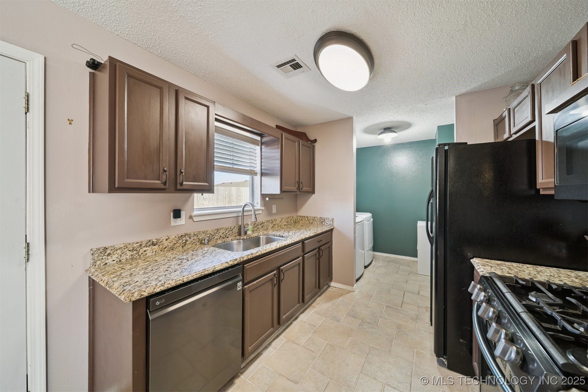 2102 S Missouri Place Property Photo 10