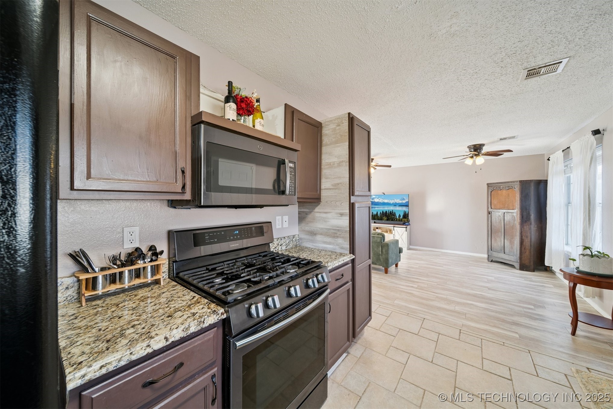 2102 S Missouri Place Property Photo 11