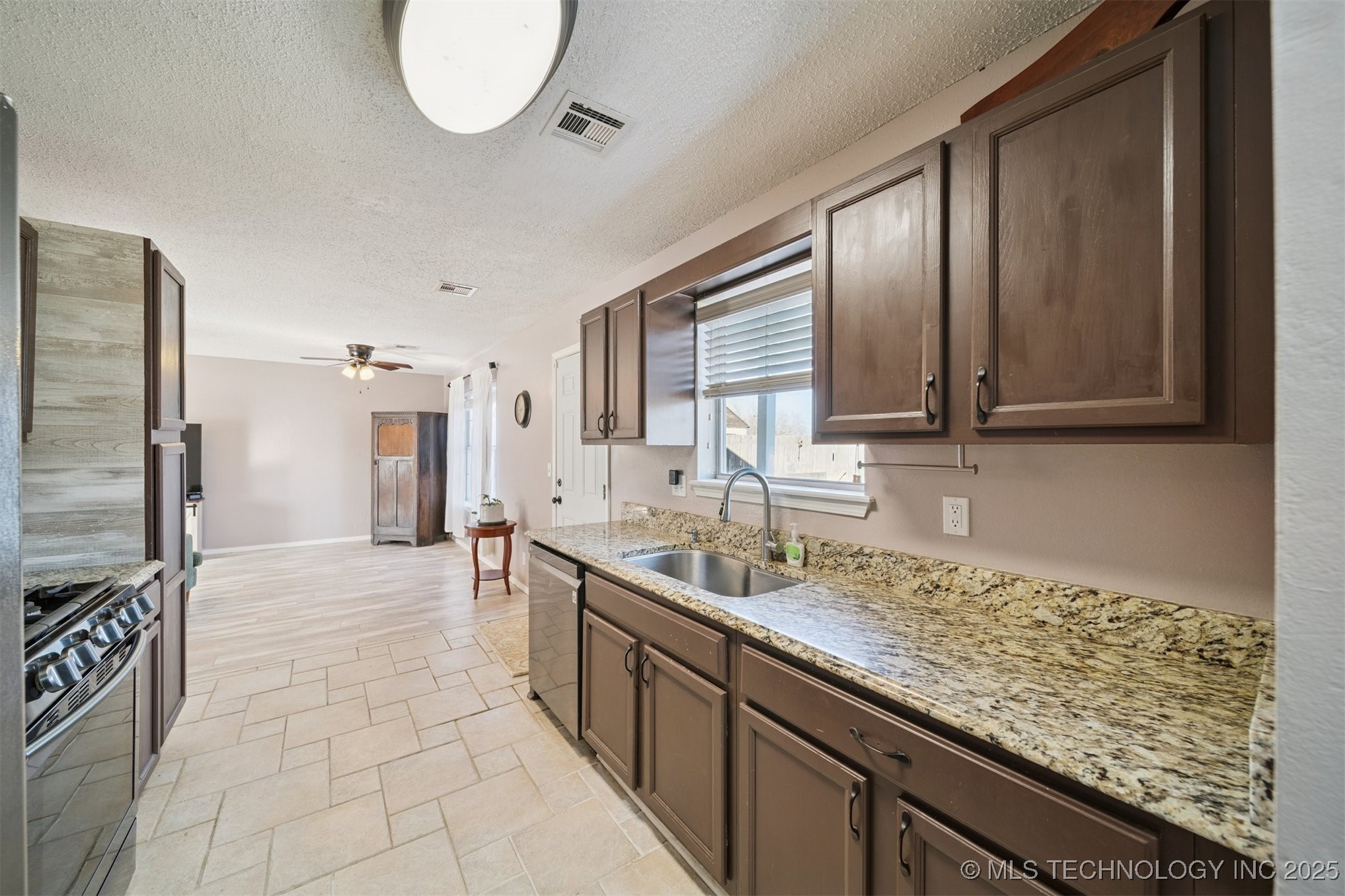 2102 S Missouri Place Property Photo 12