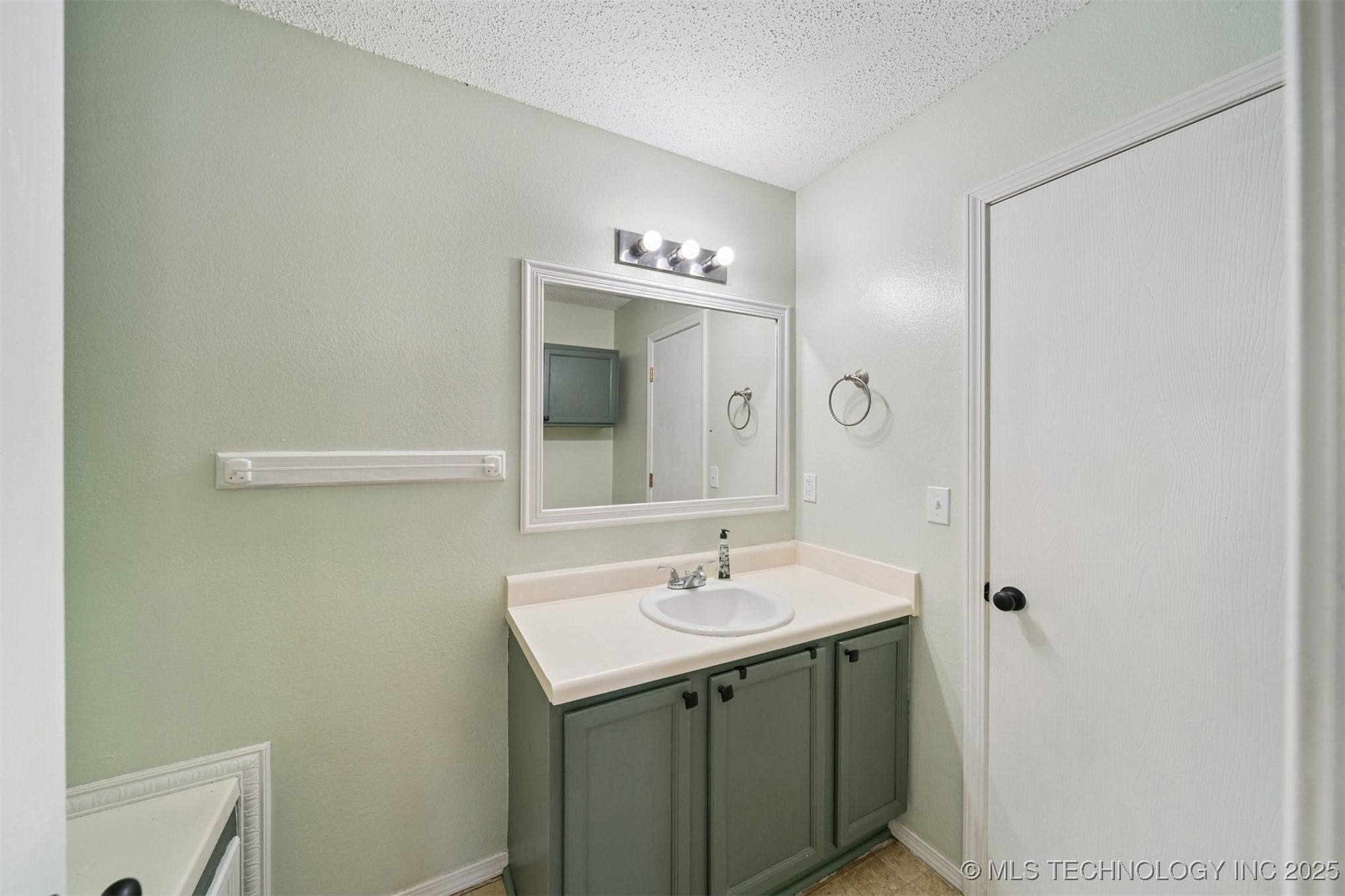 2102 S Missouri Place Property Photo 17