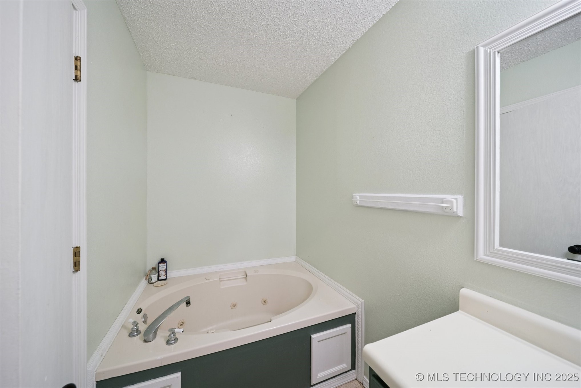 2102 S Missouri Place Property Photo 18
