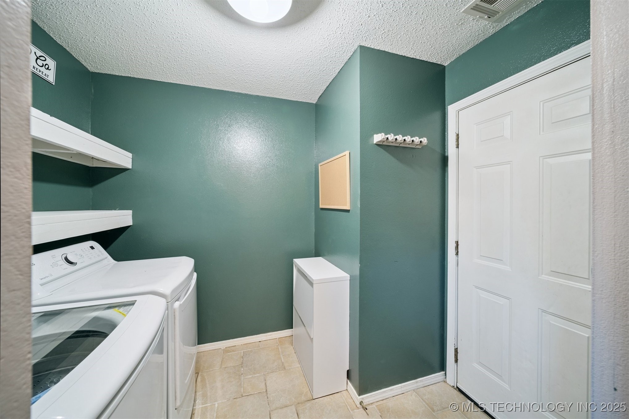 2102 S Missouri Place Property Photo 24