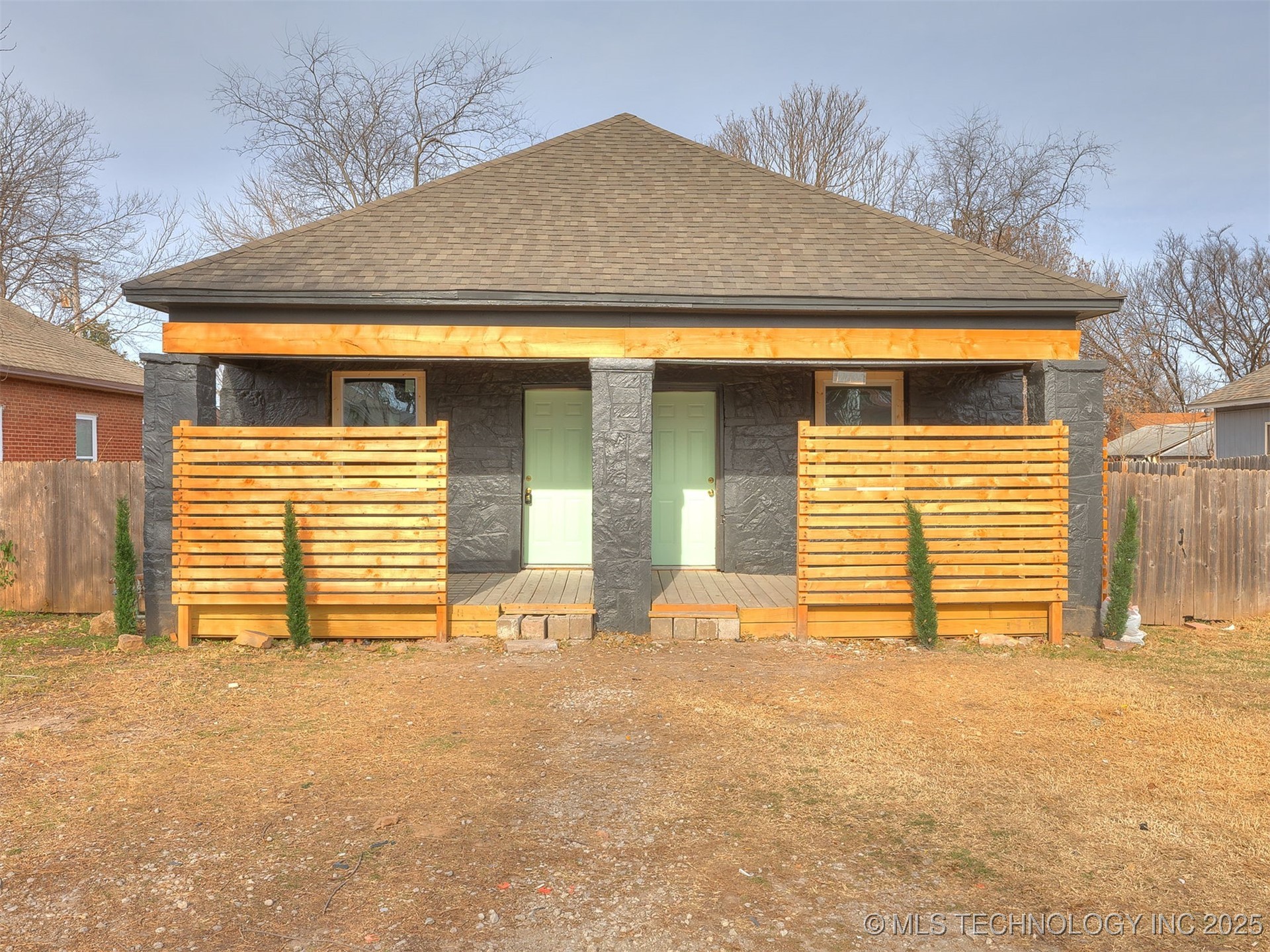 2737 W Cameron Street Property Photo 1