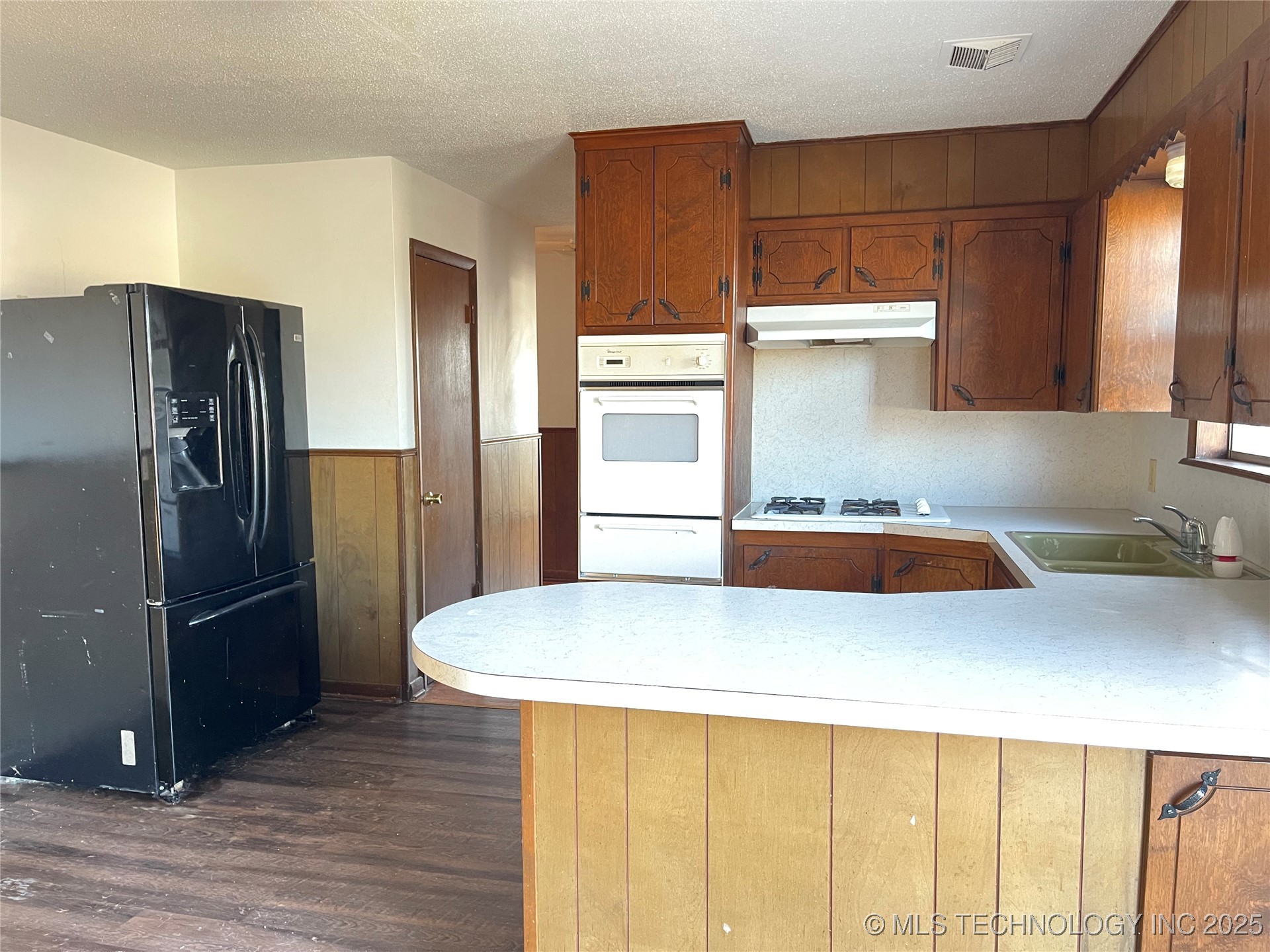 302 Hillcrest Street Property Photo 3