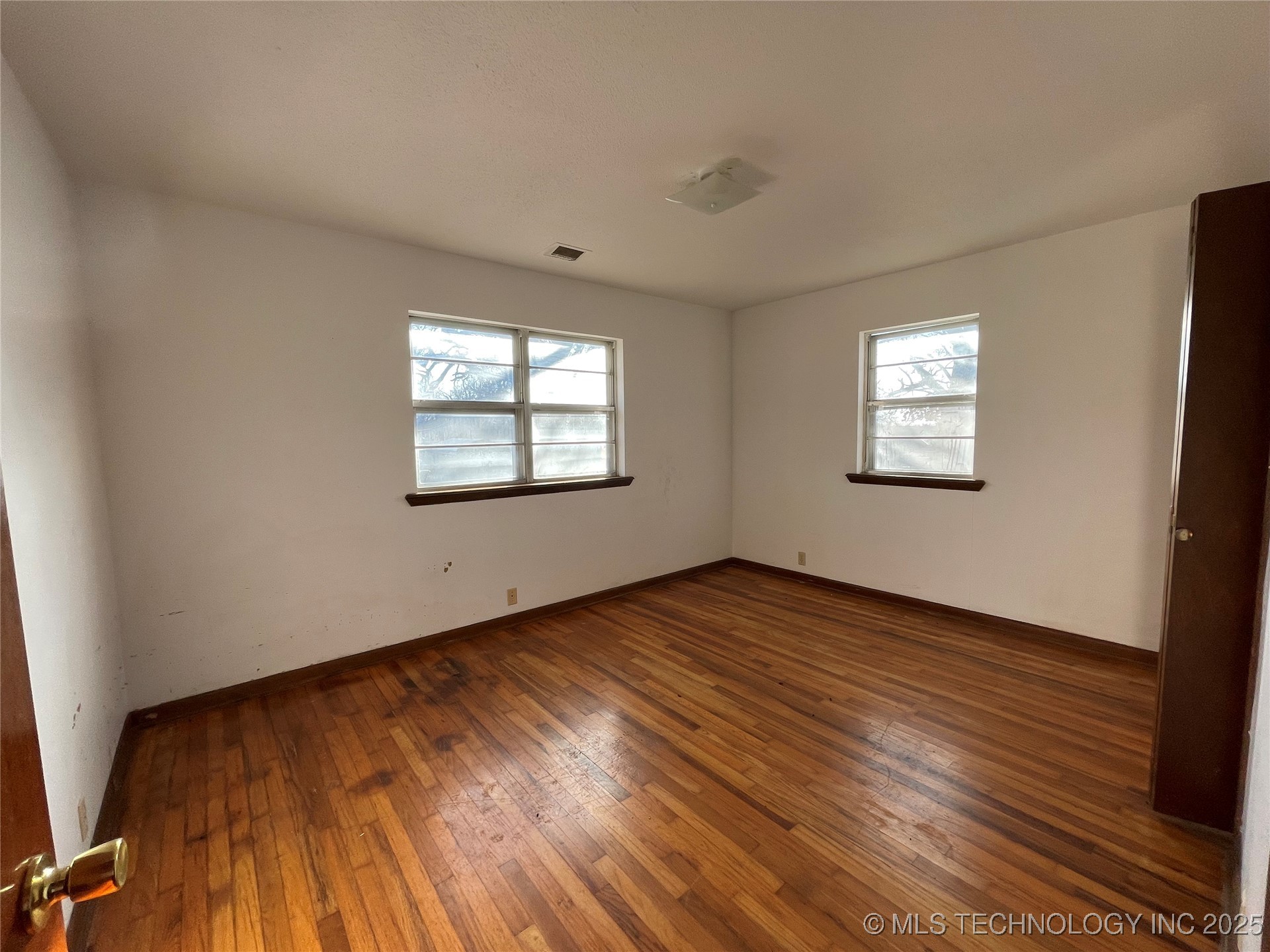 302 Hillcrest Street Property Photo 8