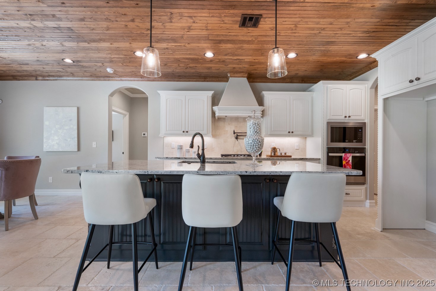 2787 Forest View Drive Property Photo 8