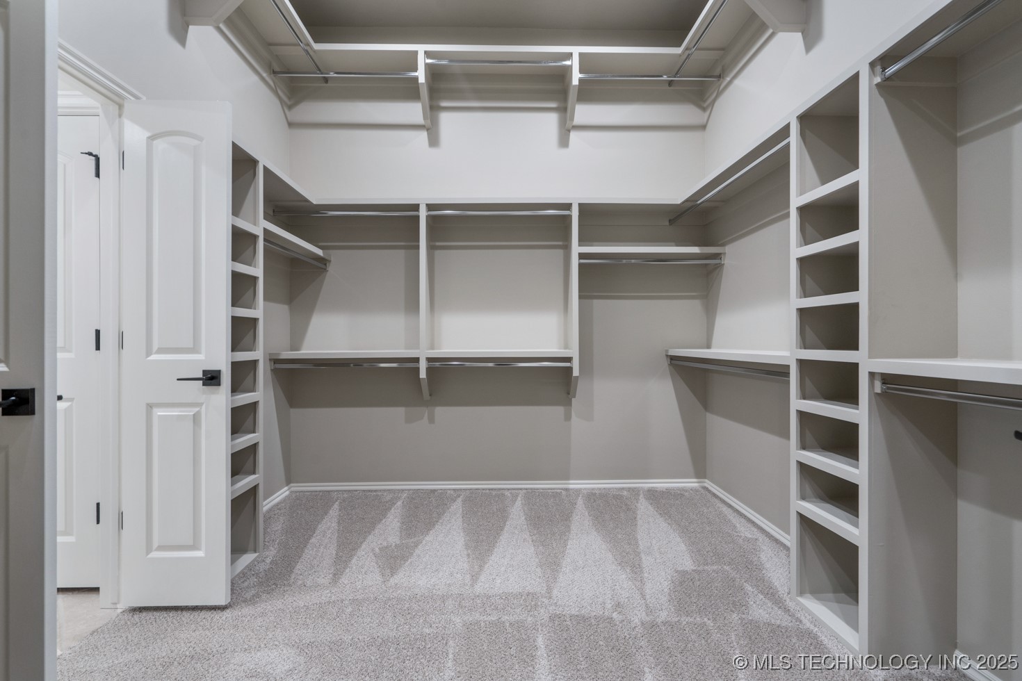 2787 Forest View Drive Property Photo 19