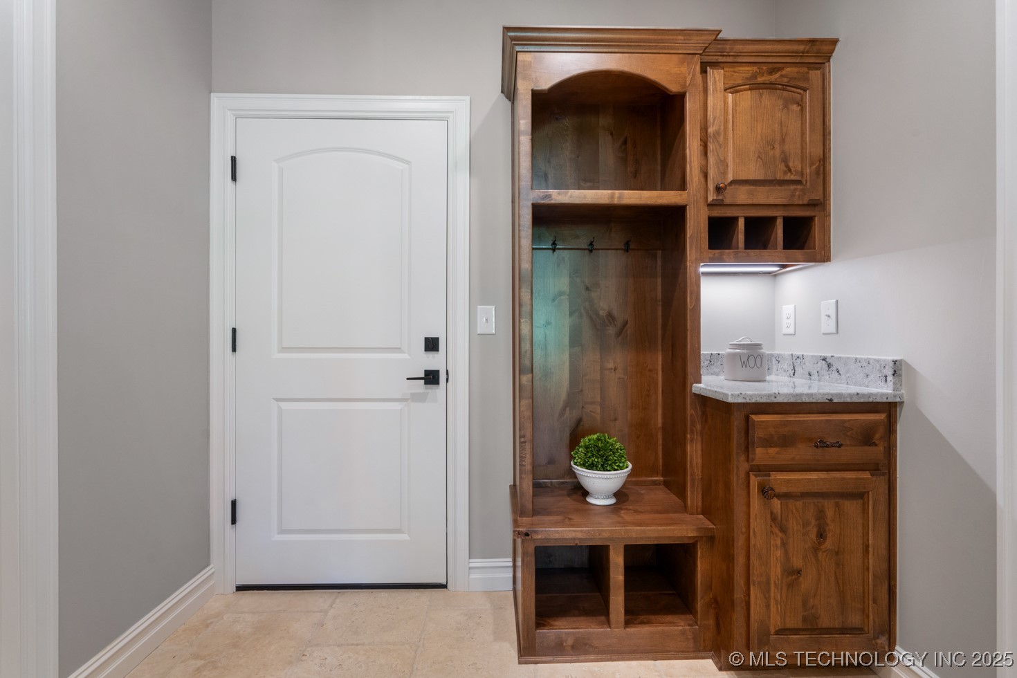 2787 Forest View Drive Property Photo 21