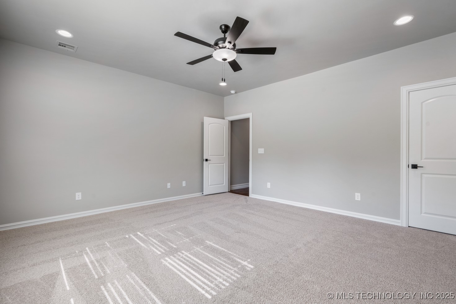 2787 Forest View Drive Property Photo 35