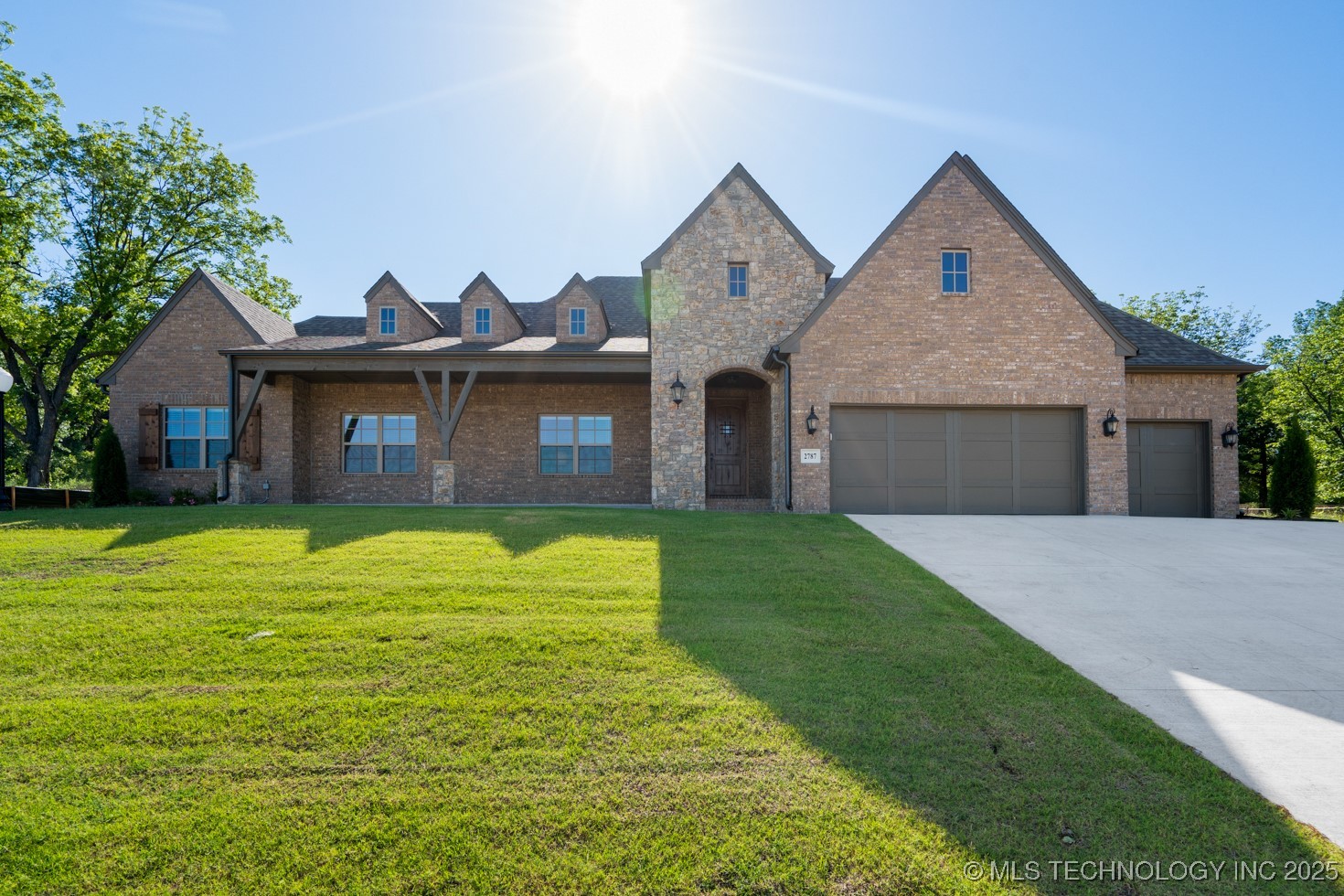 2787 Forest View Drive Property Photo 40