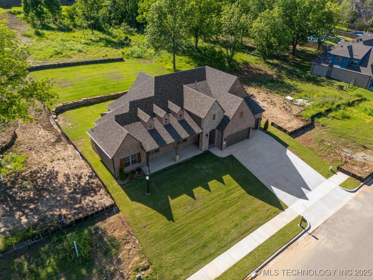 2787 Forest View Drive Property Photo 43